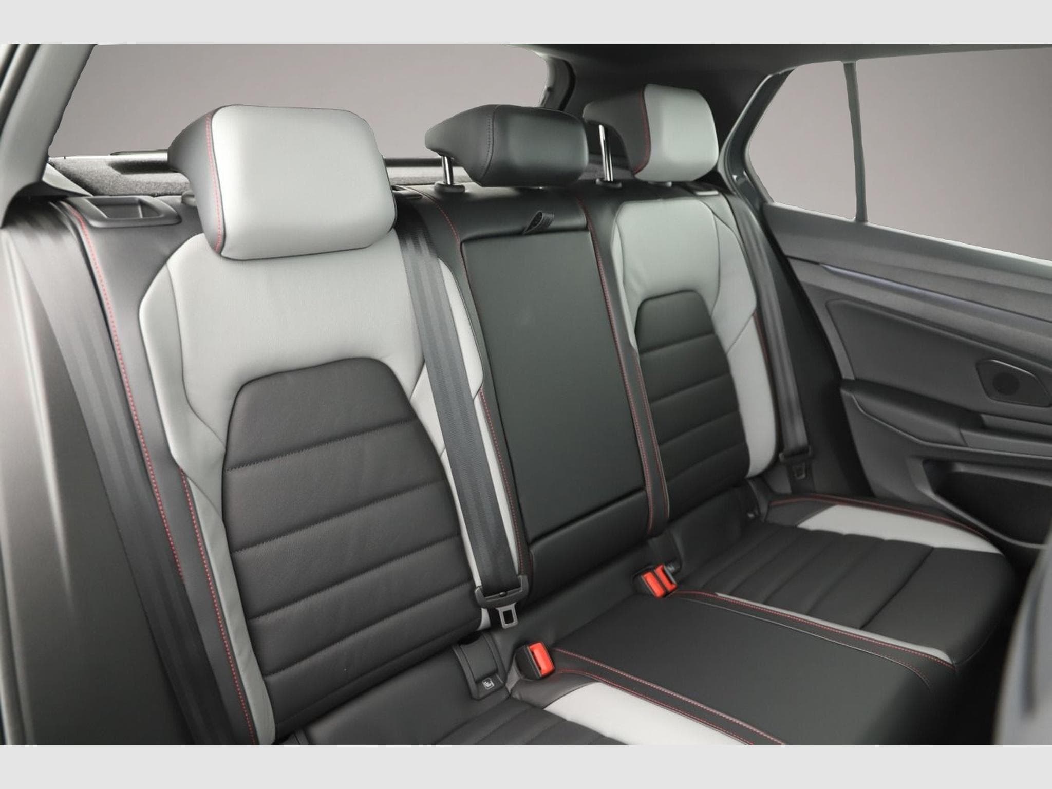 VW Golf (2025) - Photo 5