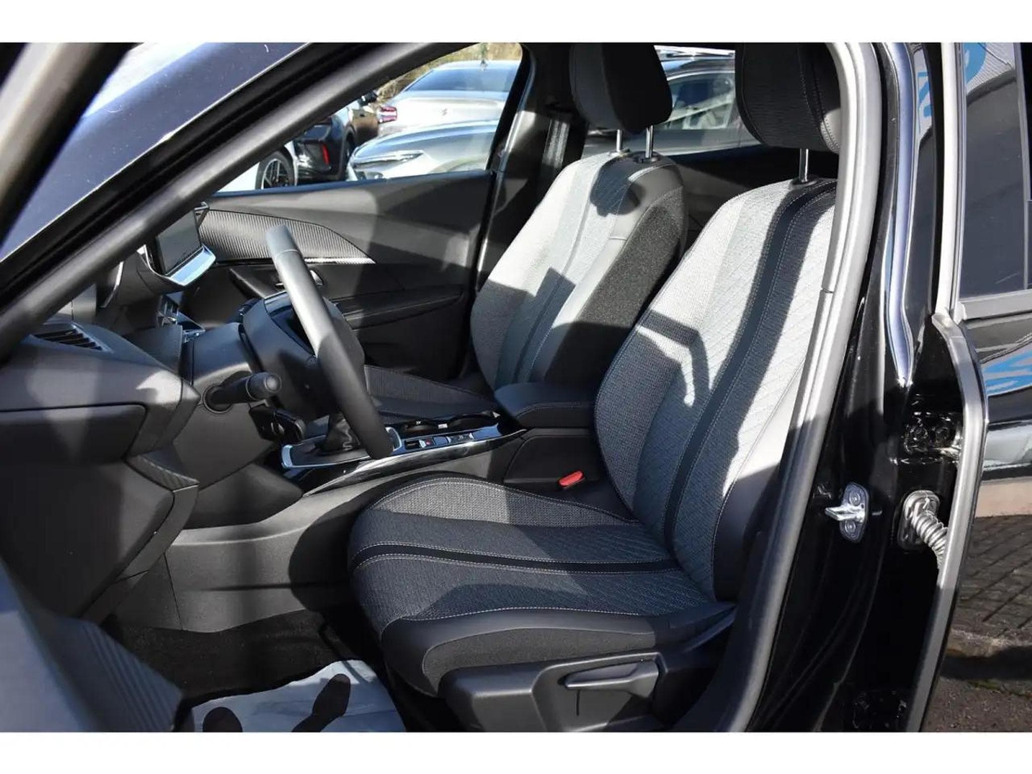 Peugeot 2008 (2025) - Photo 6
