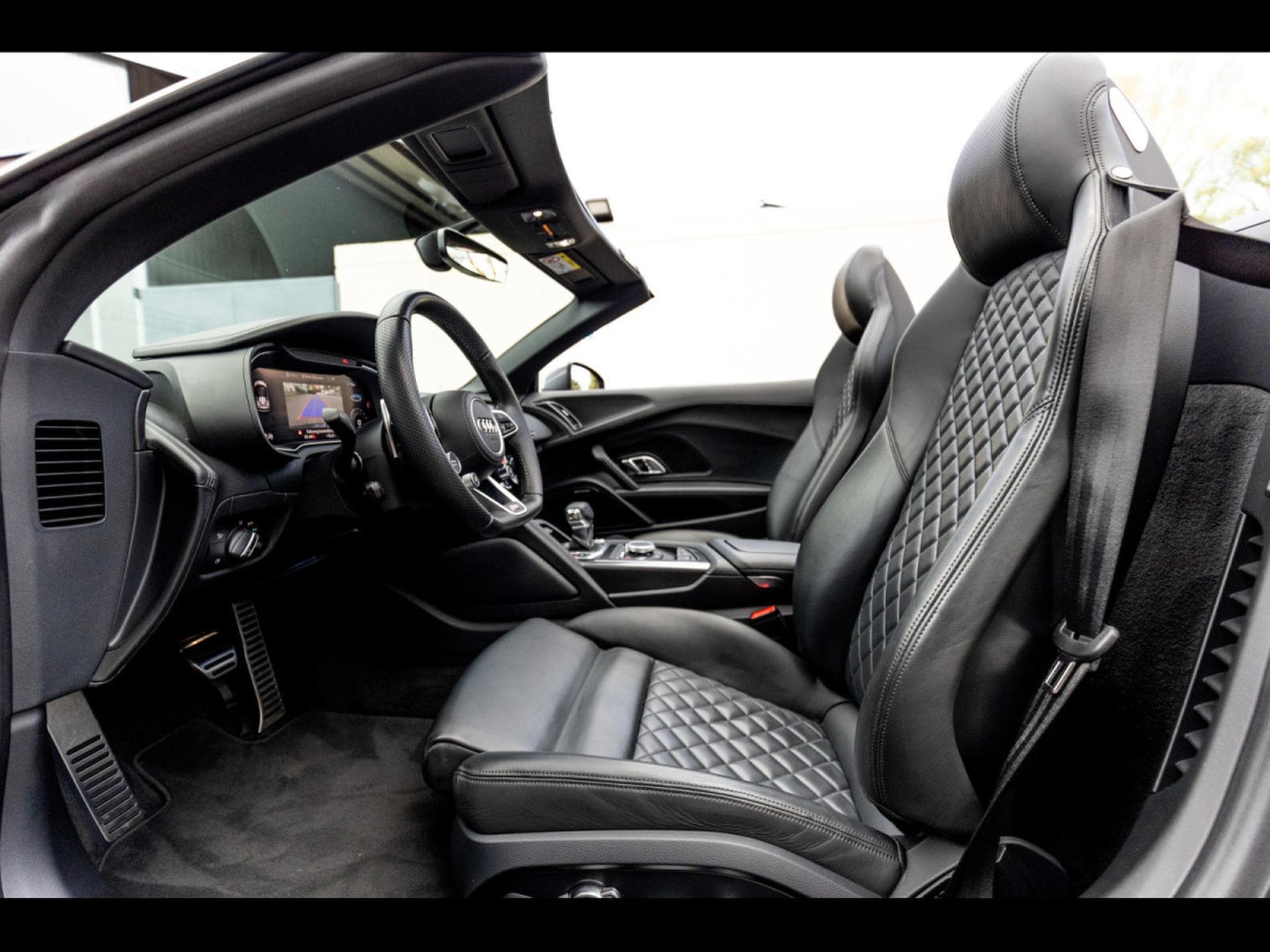 Audi R8 SPYDER V10 PERFORMANCE 5.2 FSI QUATTRO S-TRONIC – PACK KARHU (2022) - Photo 11