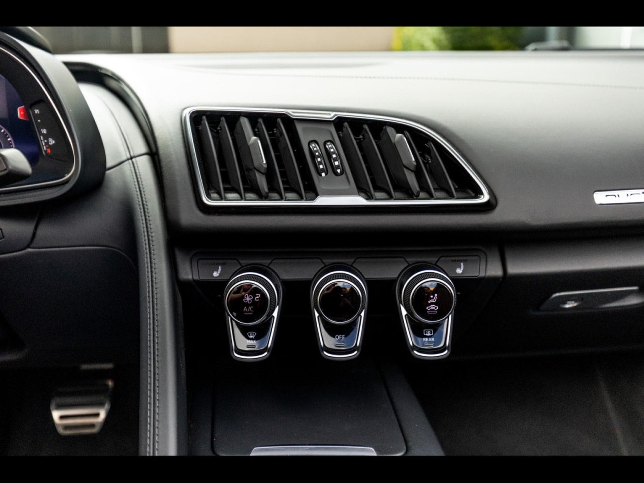 Audi R8 SPYDER V10 PERFORMANCE 5.2 FSI QUATTRO S-TRONIC – PACK KARHU (2022) - Photo 15
