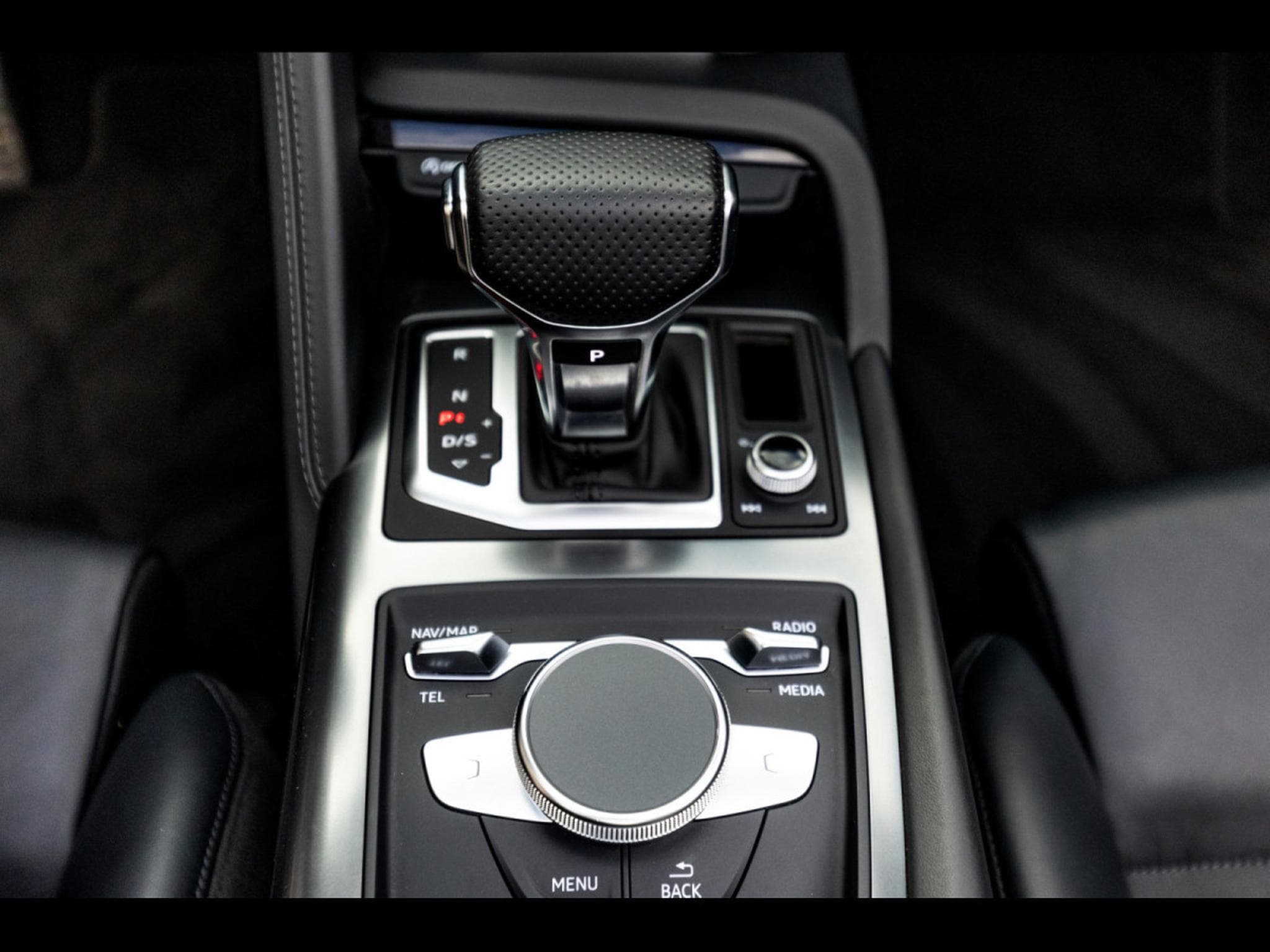 Audi R8 SPYDER V10 PERFORMANCE 5.2 FSI QUATTRO S-TRONIC – PACK KARHU (2022) - Photo 16