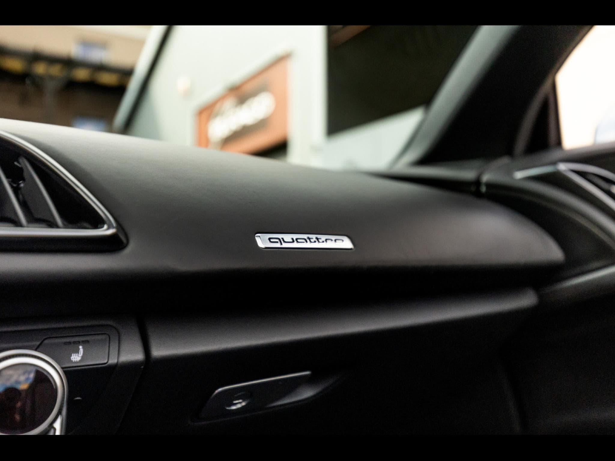 Audi R8 SPYDER V10 PERFORMANCE 5.2 FSI QUATTRO S-TRONIC – PACK KARHU (2022) - Photo 17