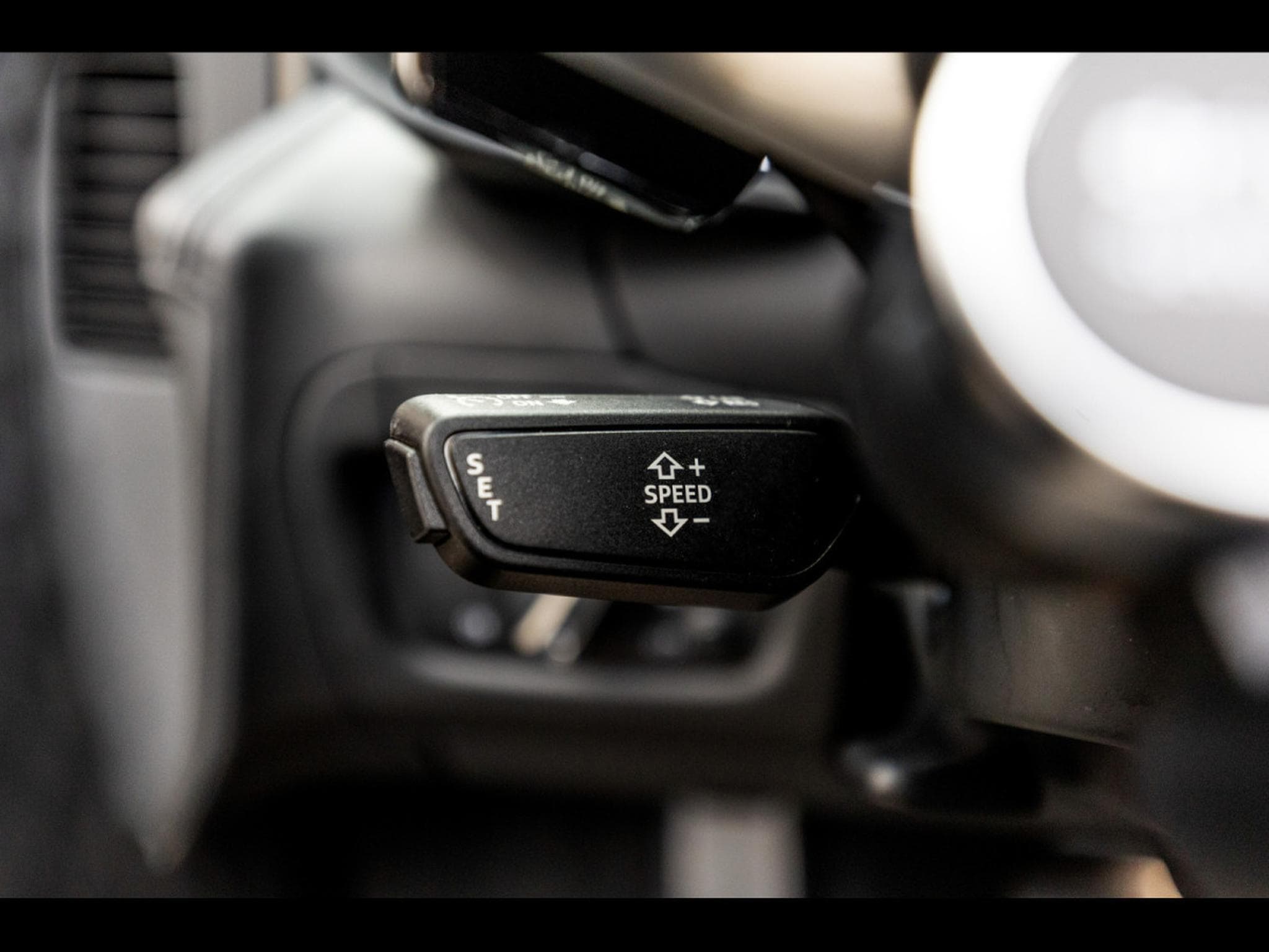 Audi R8 SPYDER V10 PERFORMANCE 5.2 FSI QUATTRO S-TRONIC – PACK KARHU (2022) - Photo 18