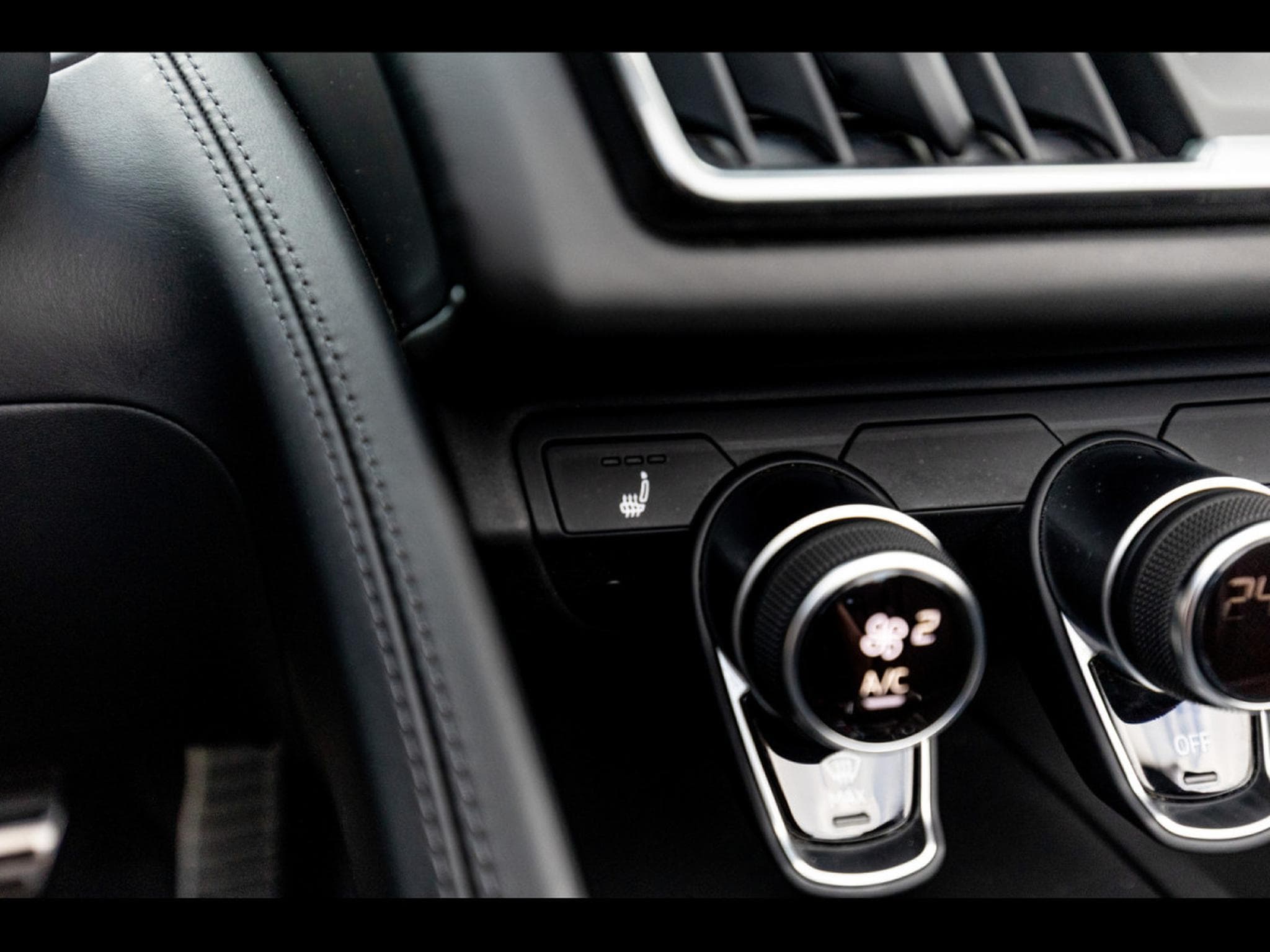 Audi R8 SPYDER V10 PERFORMANCE 5.2 FSI QUATTRO S-TRONIC – PACK KARHU (2022) - Photo 22