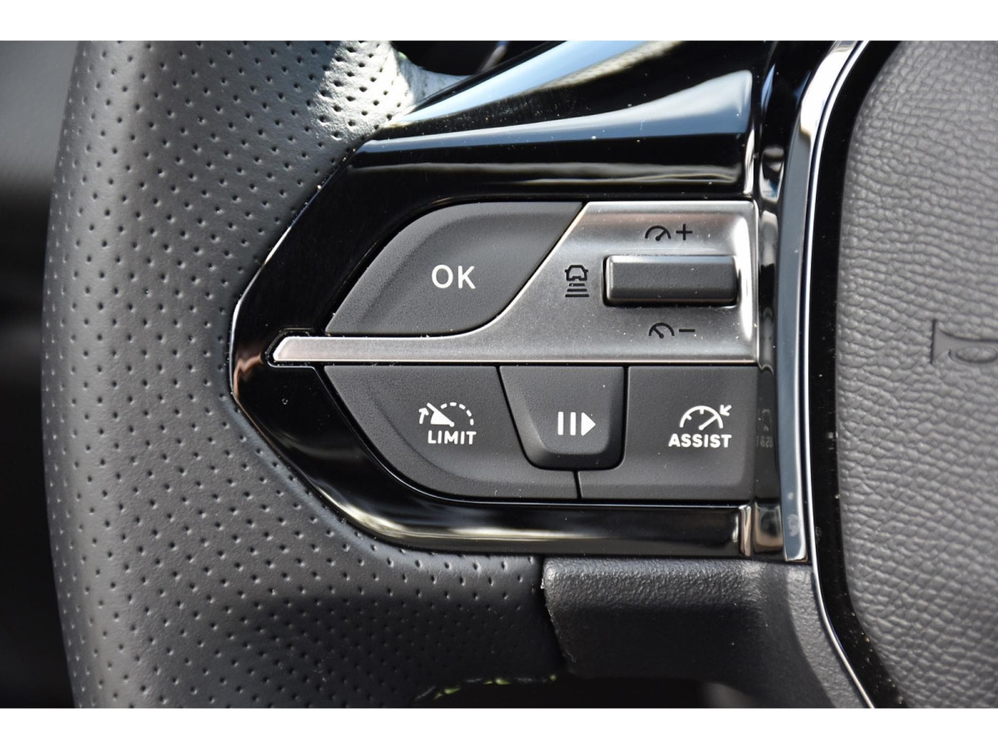 Peugeot 408 1.2 Hybrid 145 e-DCS6 GT MEMO SG MASS CAM360 1° MAIN (2025) - Photo 19