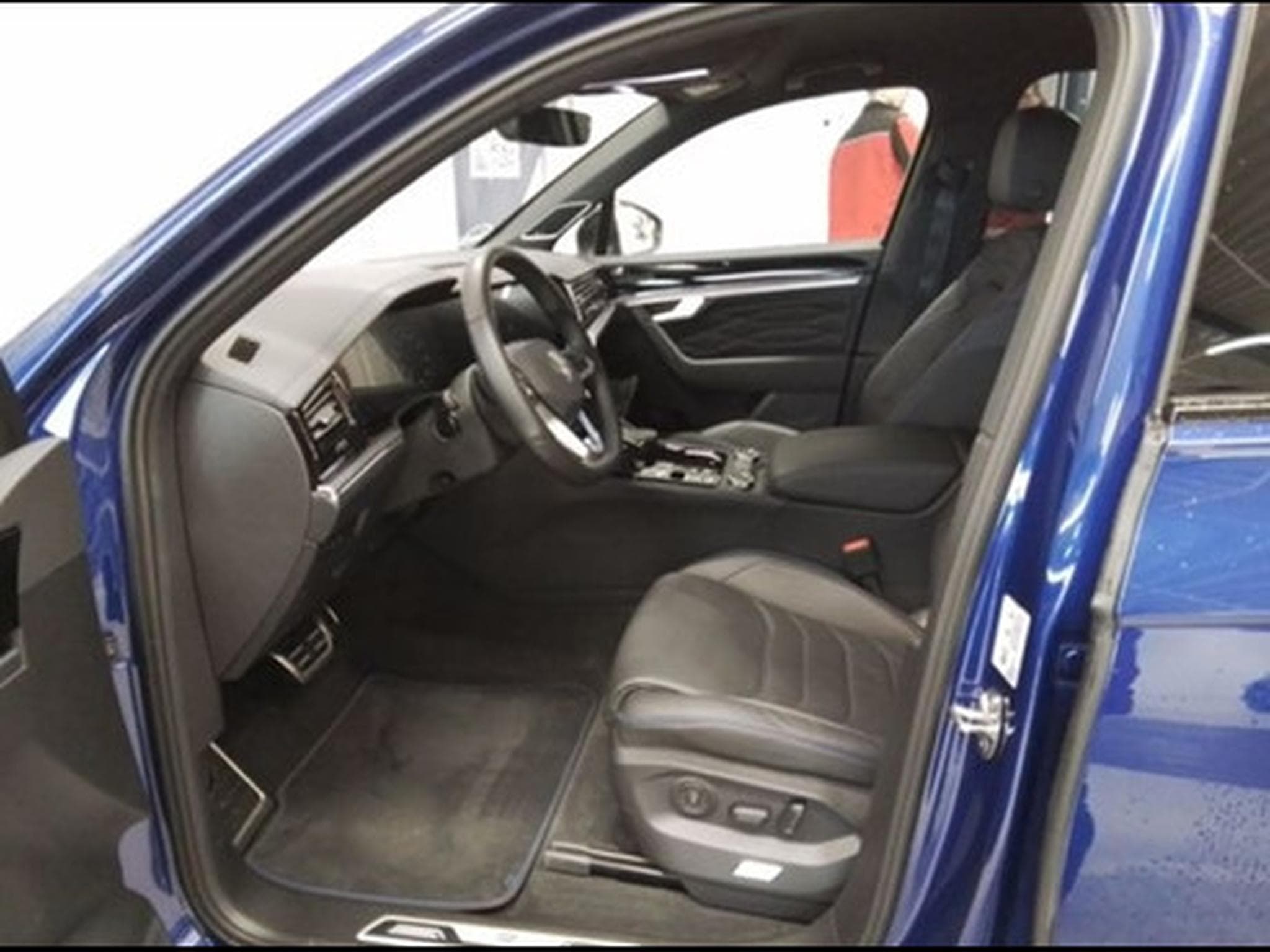 VW Touareg 3.0 R 4Motion eHybrid 462 CV **360°** Susp. pneumatique ** C (2025) - Photo 5