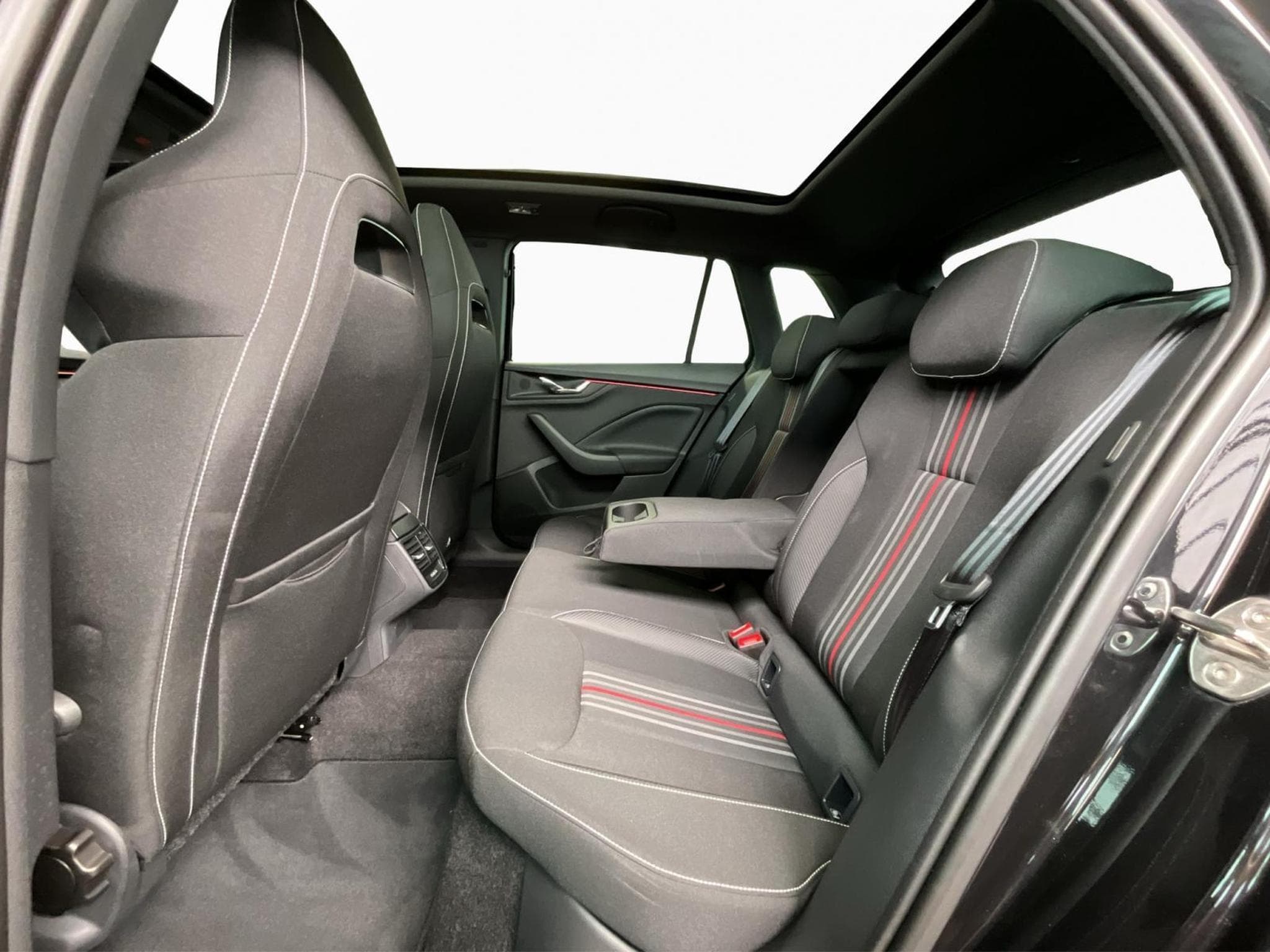 Skoda Kamiq Monte-Carlo+DSG+P.Ass+Navi+LED (2025) - Photo 16