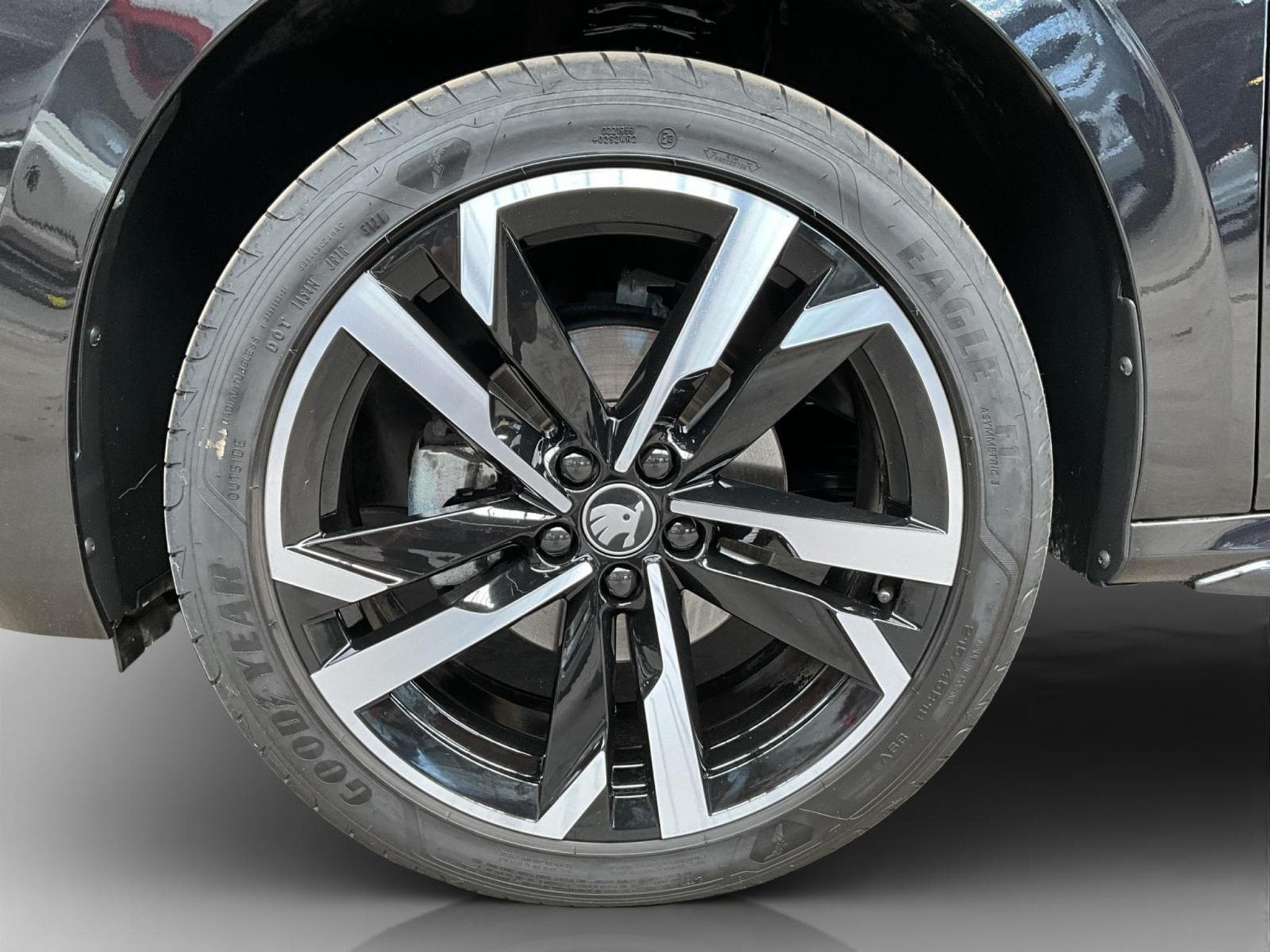 Skoda Kamiq Monte-Carlo+DSG+P.Ass+Navi+LED (2025) - Photo 8