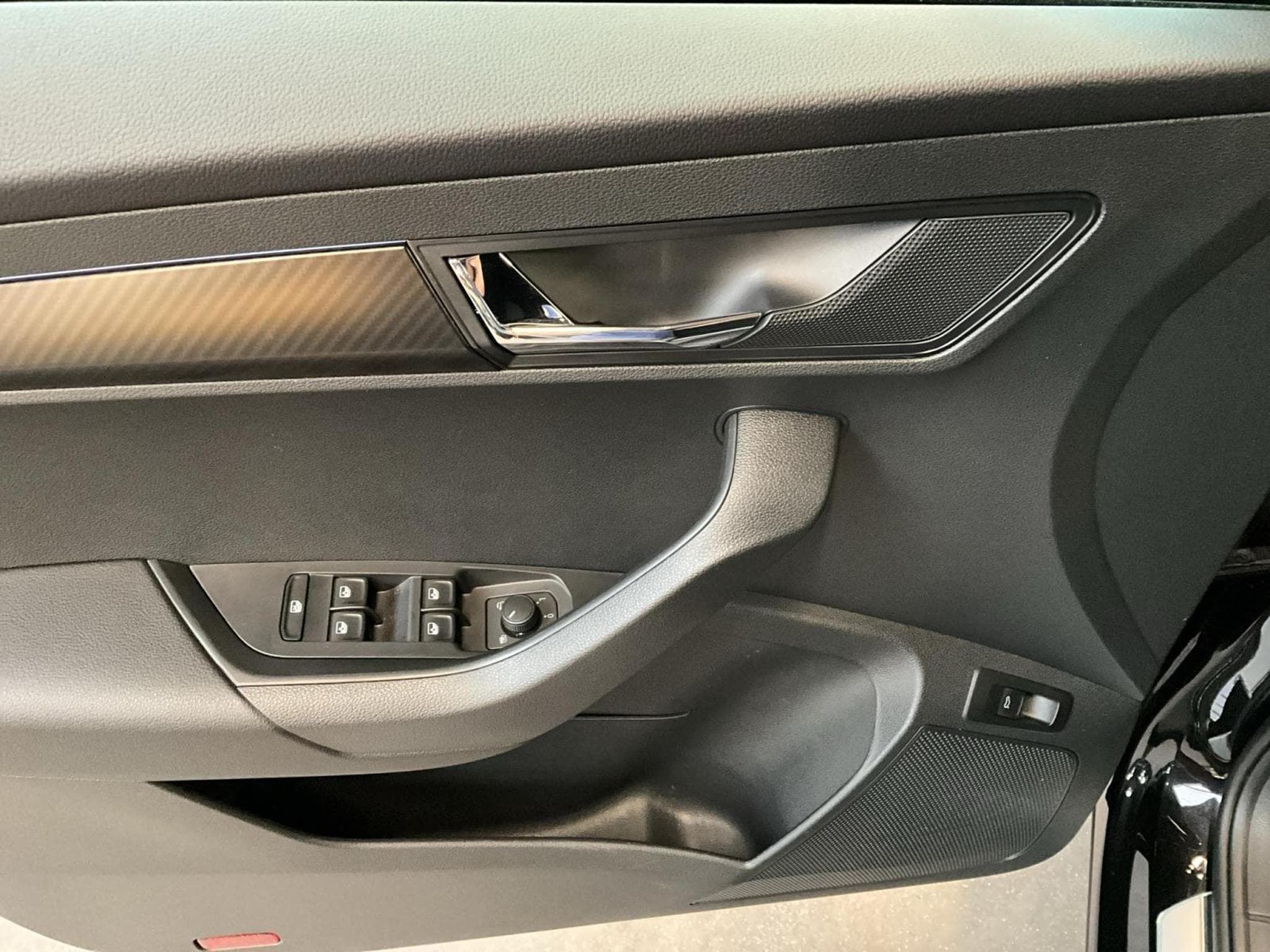 Skoda Karoq Sportline+DSG+KESSY+P.Travel-Ass.+AHK (2025) - Photo 10