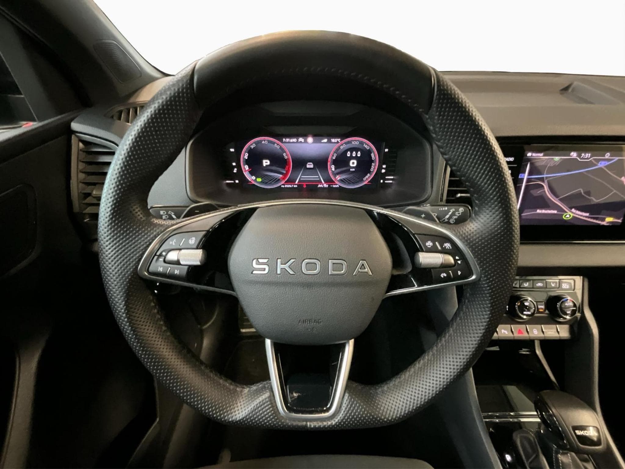Skoda Karoq Sportline+DSG+KESSY+P.Travel-Ass.+AHK (2025) - Photo 11
