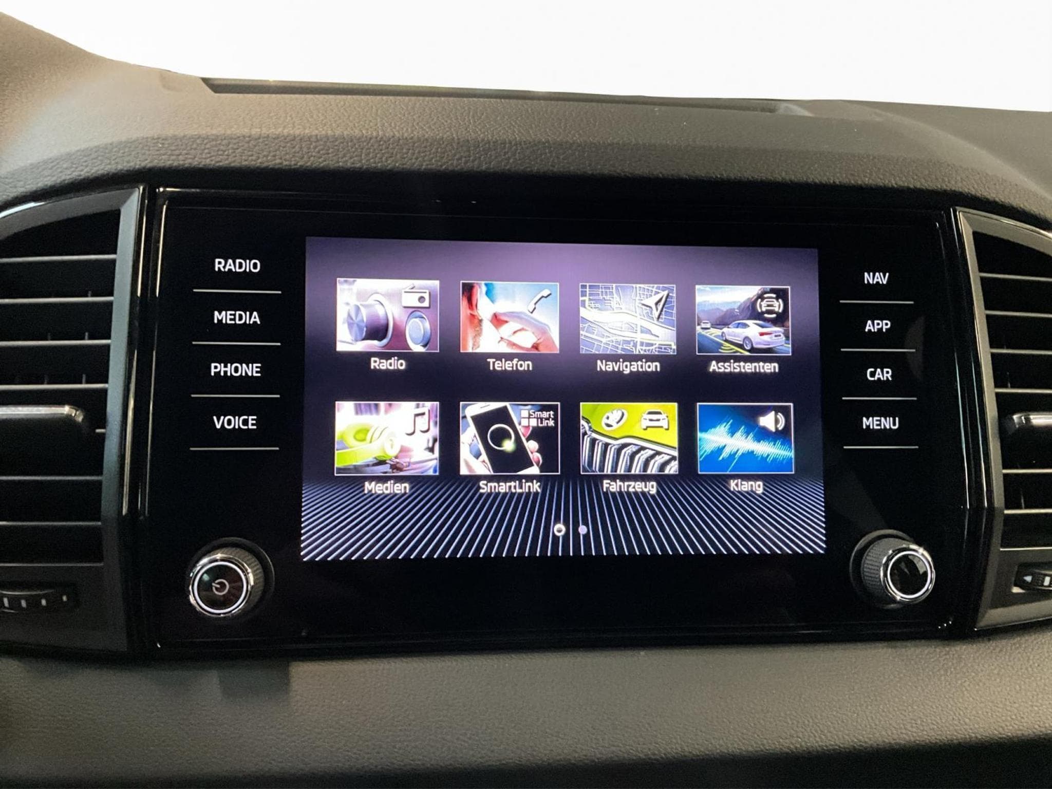 Skoda Karoq Sportline+DSG+KESSY+P.Travel-Ass.+AHK (2025) - Photo 14