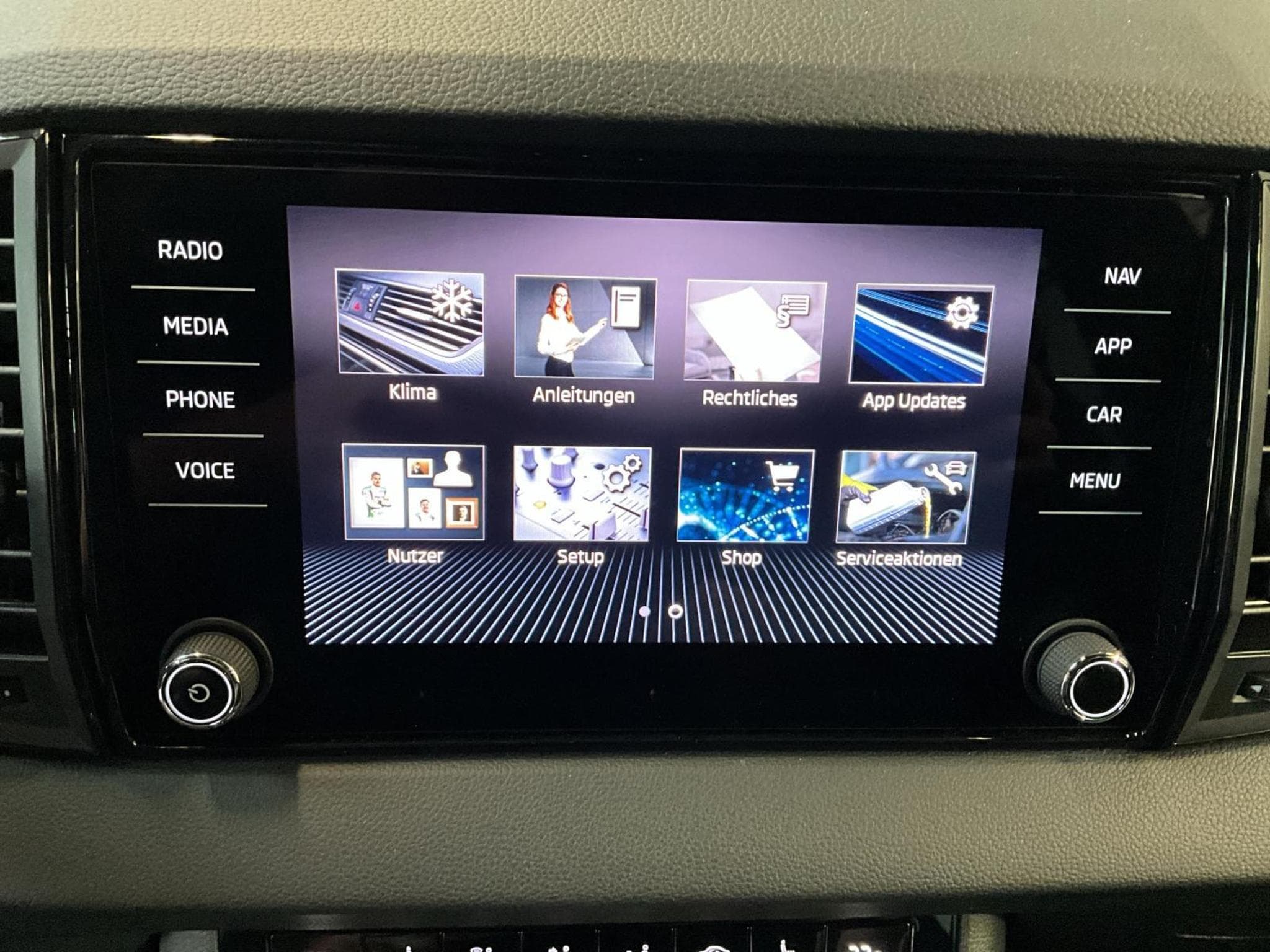 Skoda Karoq Sportline+DSG+KESSY+P.Travel-Ass.+AHK (2025) - Photo 16