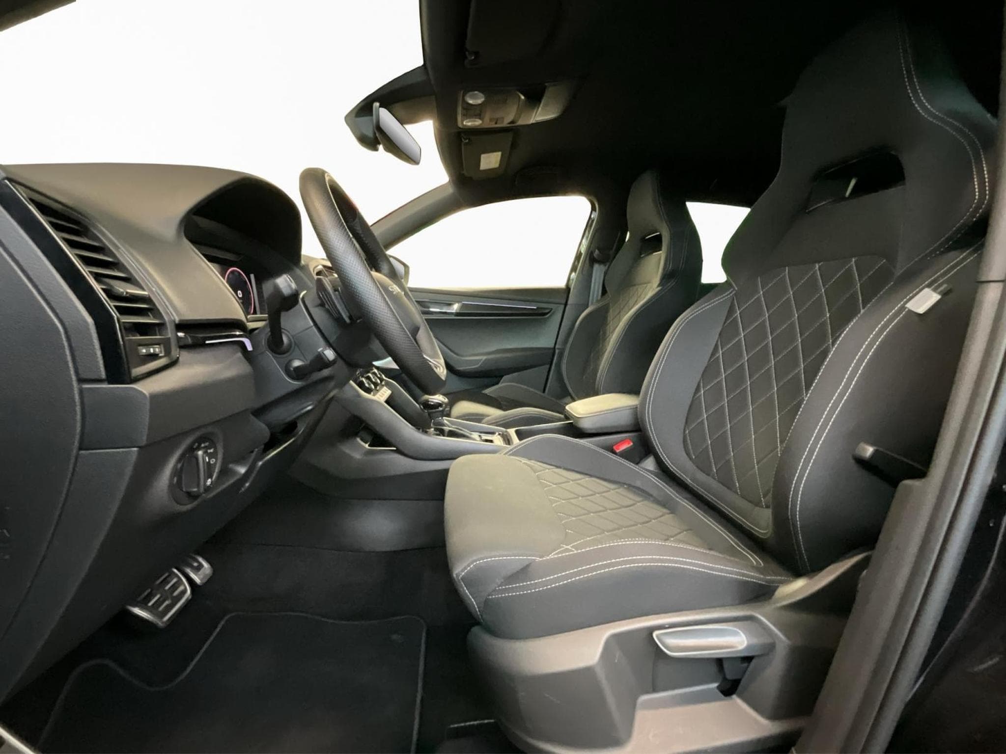 Skoda Karoq Sportline+DSG+KESSY+P.Travel-Ass.+AHK (2025) - Photo 8