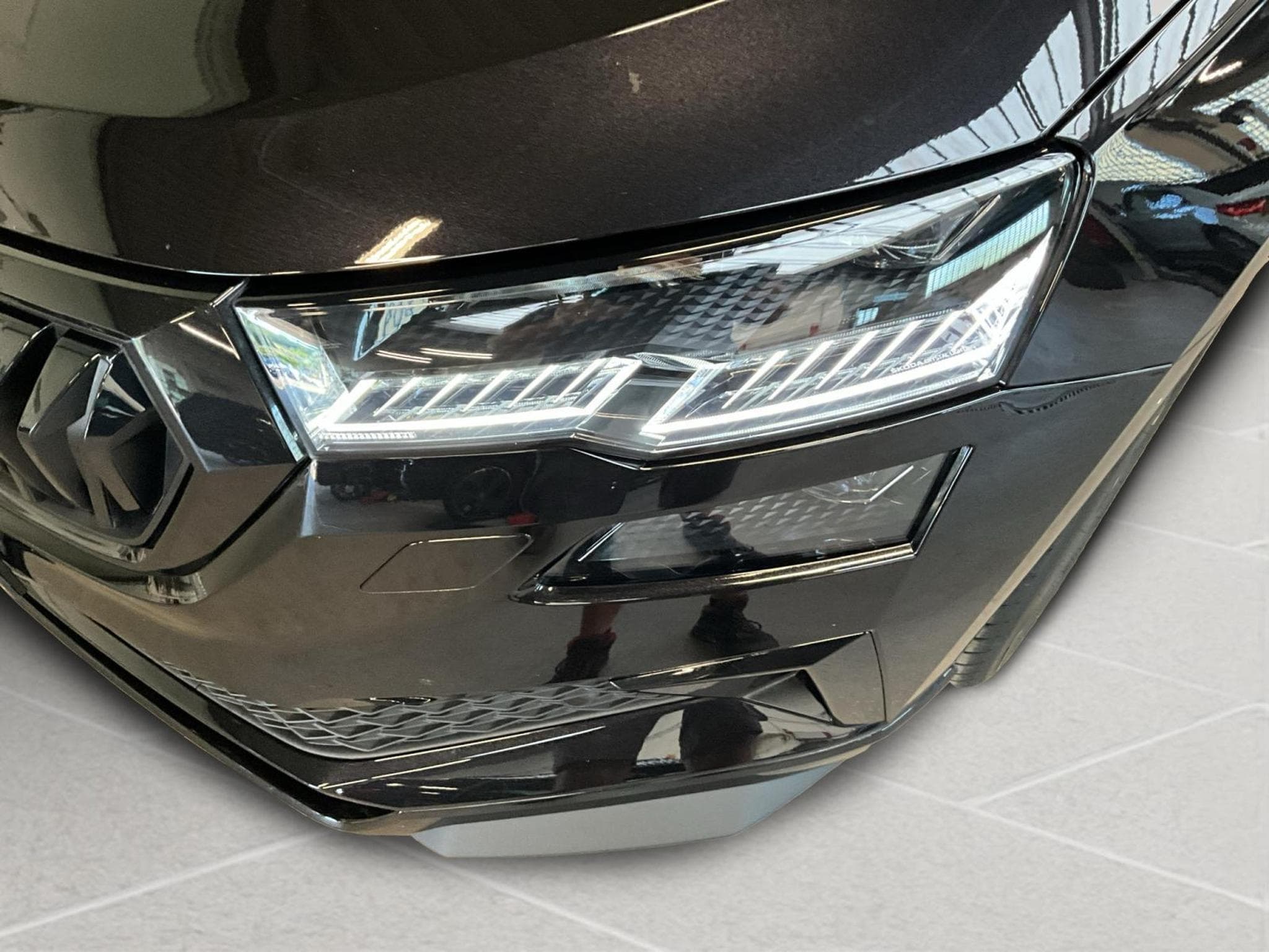 Skoda Karoq Sportline+DSG+KESSY+P.Travel-Ass.+AHK (2025) - Photo 9