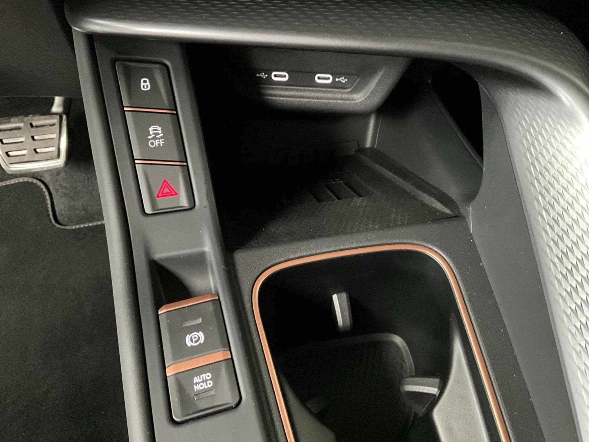 Cupra Terramar DSG+Pure-Performance+AHK+Moon-Light+Pano (2025) - Photo 22