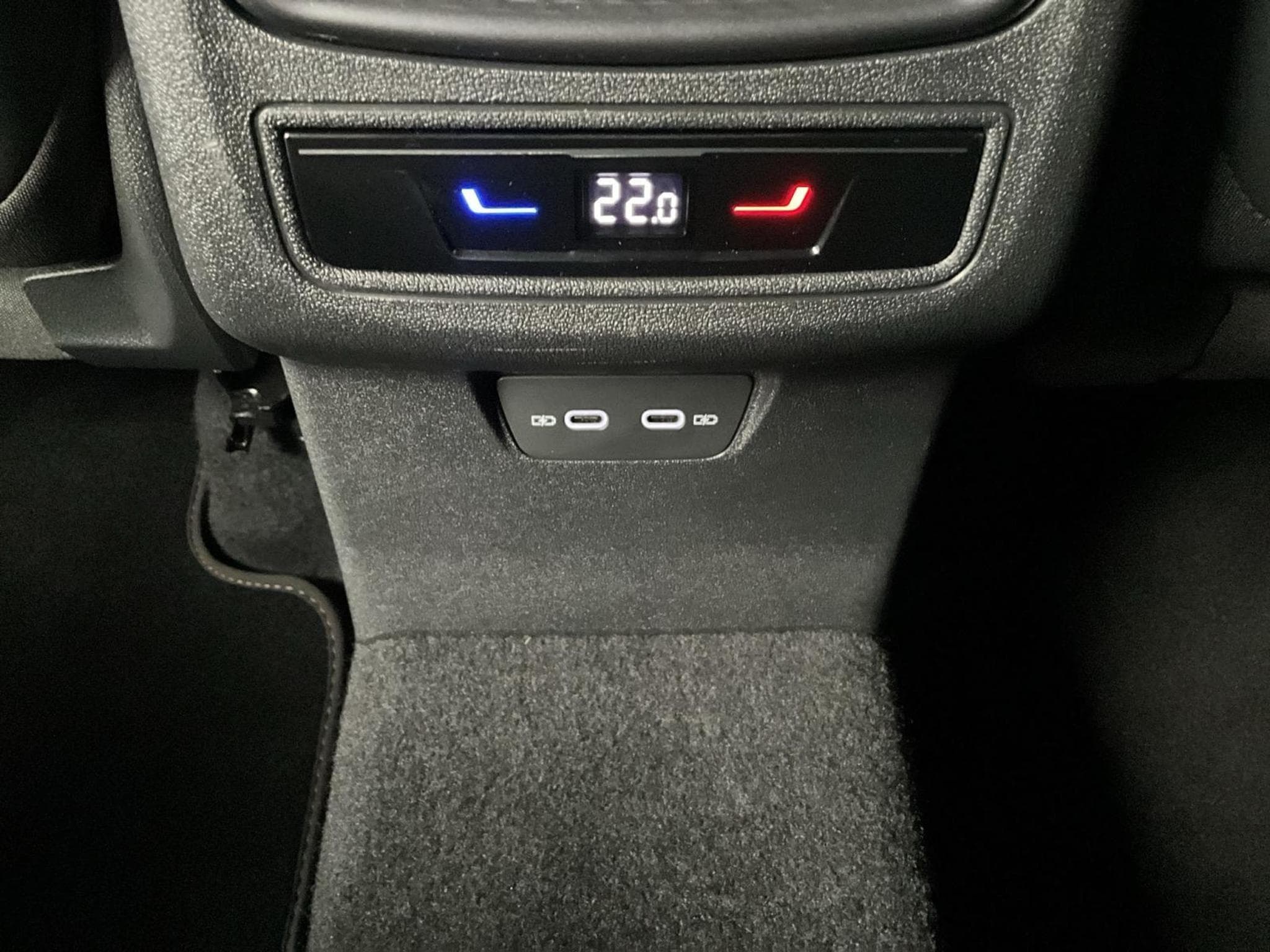 Cupra Terramar DSG+Pure-Performance+AHK+Moon-Light+Pano (2025) - Photo 23