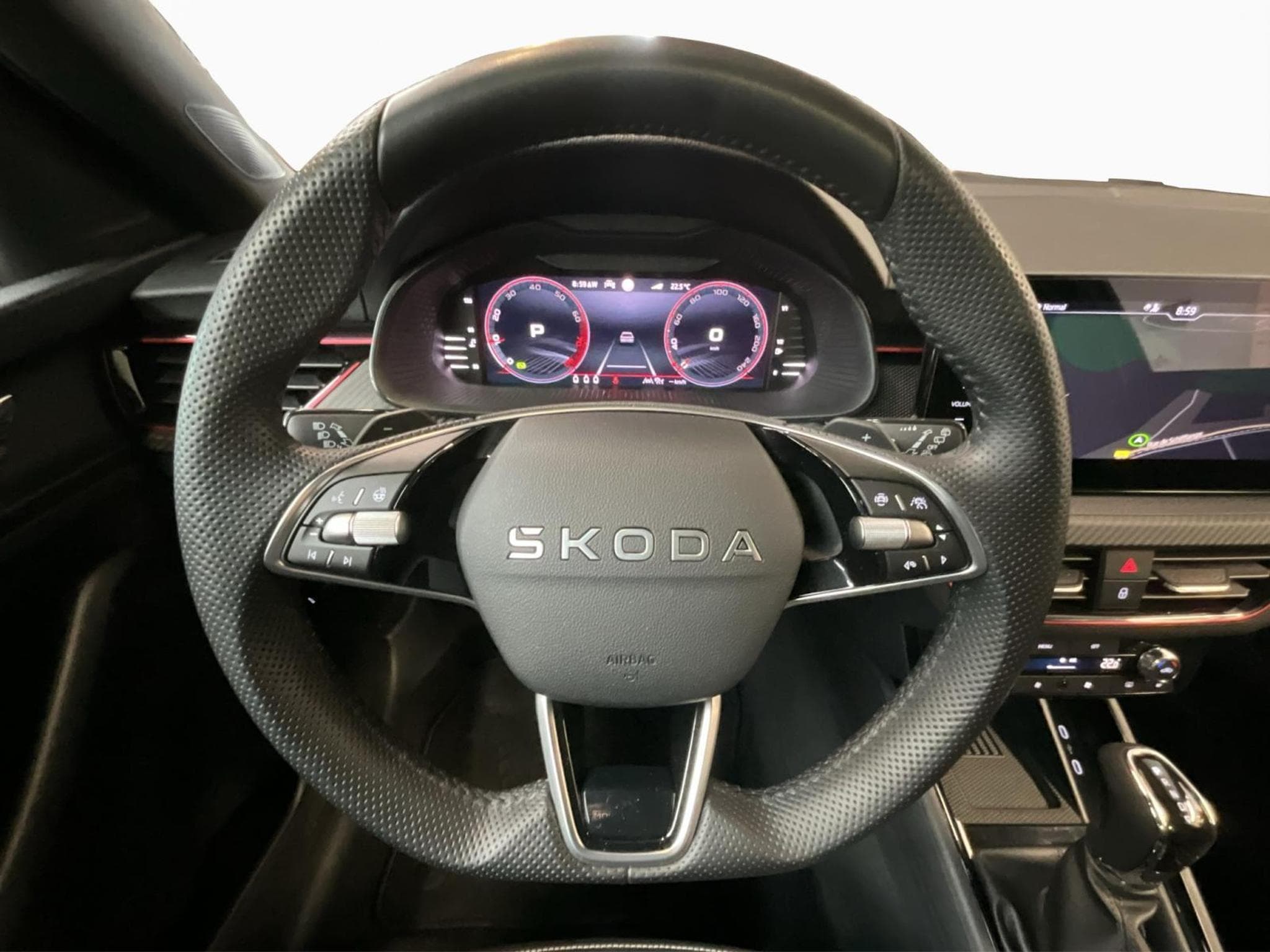 Skoda Kamiq Monte-Carlo+DSG+Park&Go+Pano+P.Ass-Drive+ (2025) - Photo 10