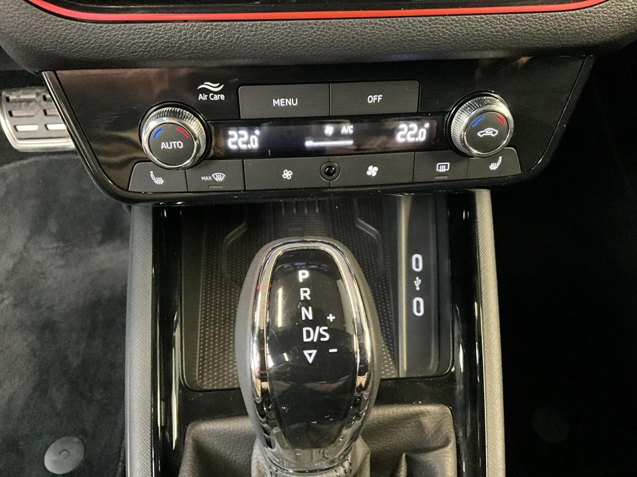 Skoda Kamiq Monte-Carlo+DSG+Park&Go+Pano+P.Ass-Drive+ (2025) - Photo 21