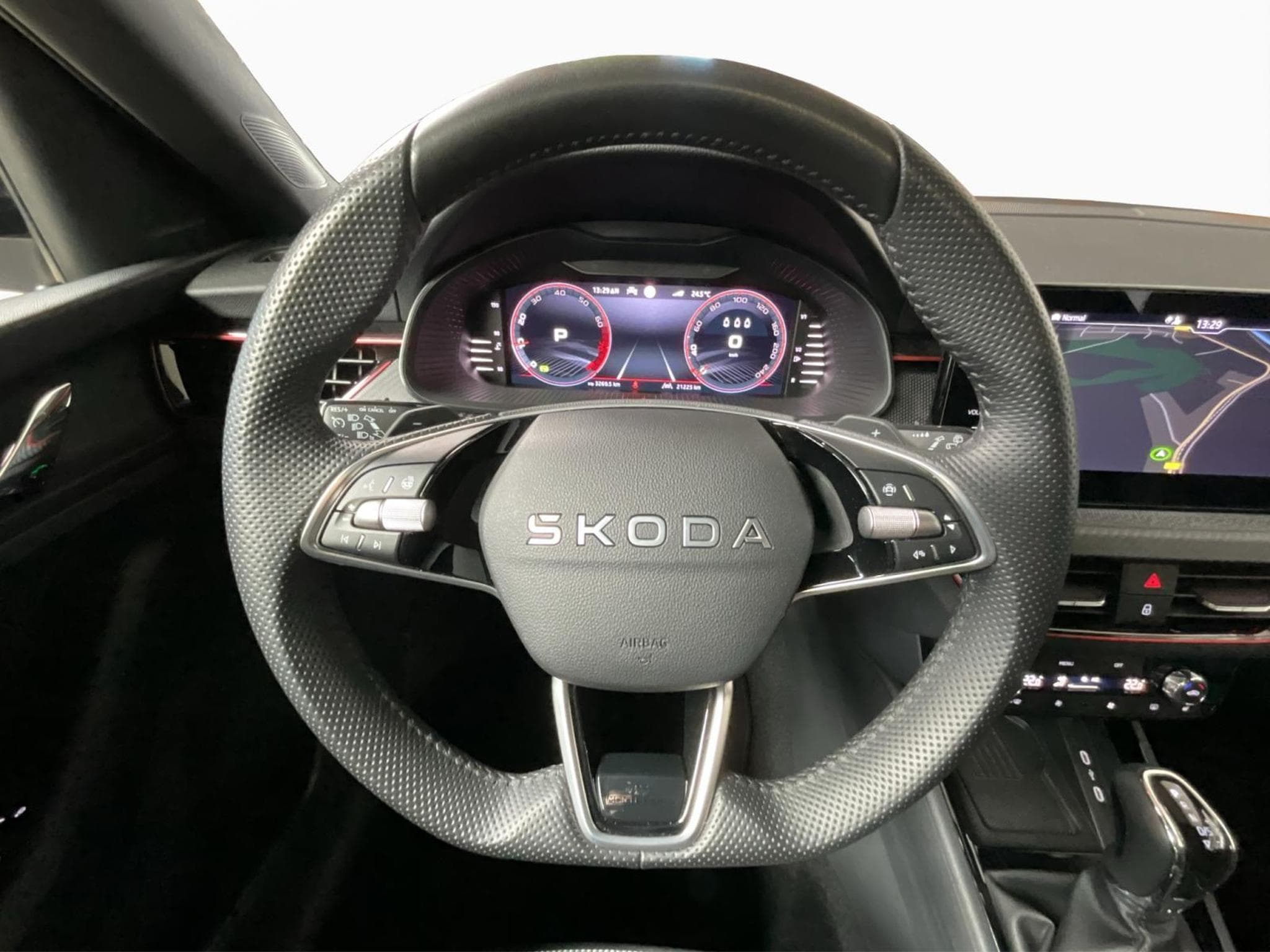 Skoda Scala Monte-Carlo+DSG+Pano+LED+RearView (2025) - Photo 12