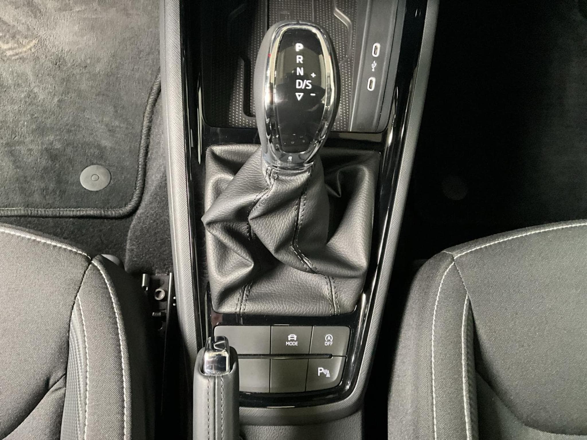 Skoda Scala Monte-Carlo+DSG+Pano+LED+RearView (2025) - Photo 14