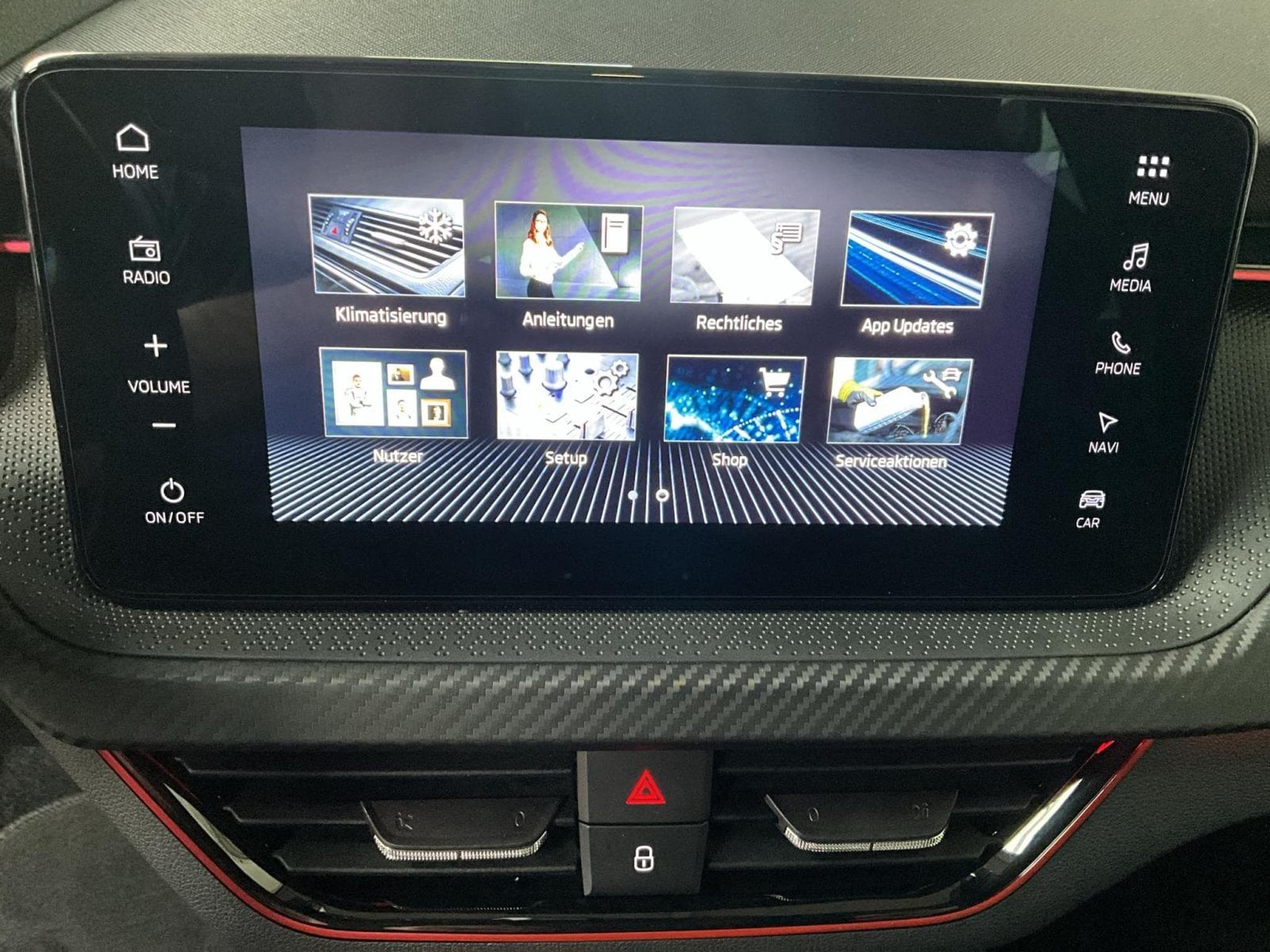Skoda Scala Monte-Carlo+DSG+Pano+LED+RearView (2025) - Photo 17