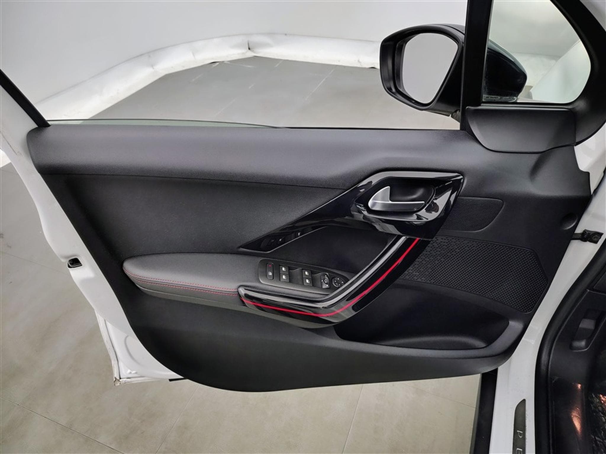 Peugeot 2008 1.2 PureTech 110Cv AUTO GT Line NAVI / CARPLAY / CAMERA (2019) - Photo 17