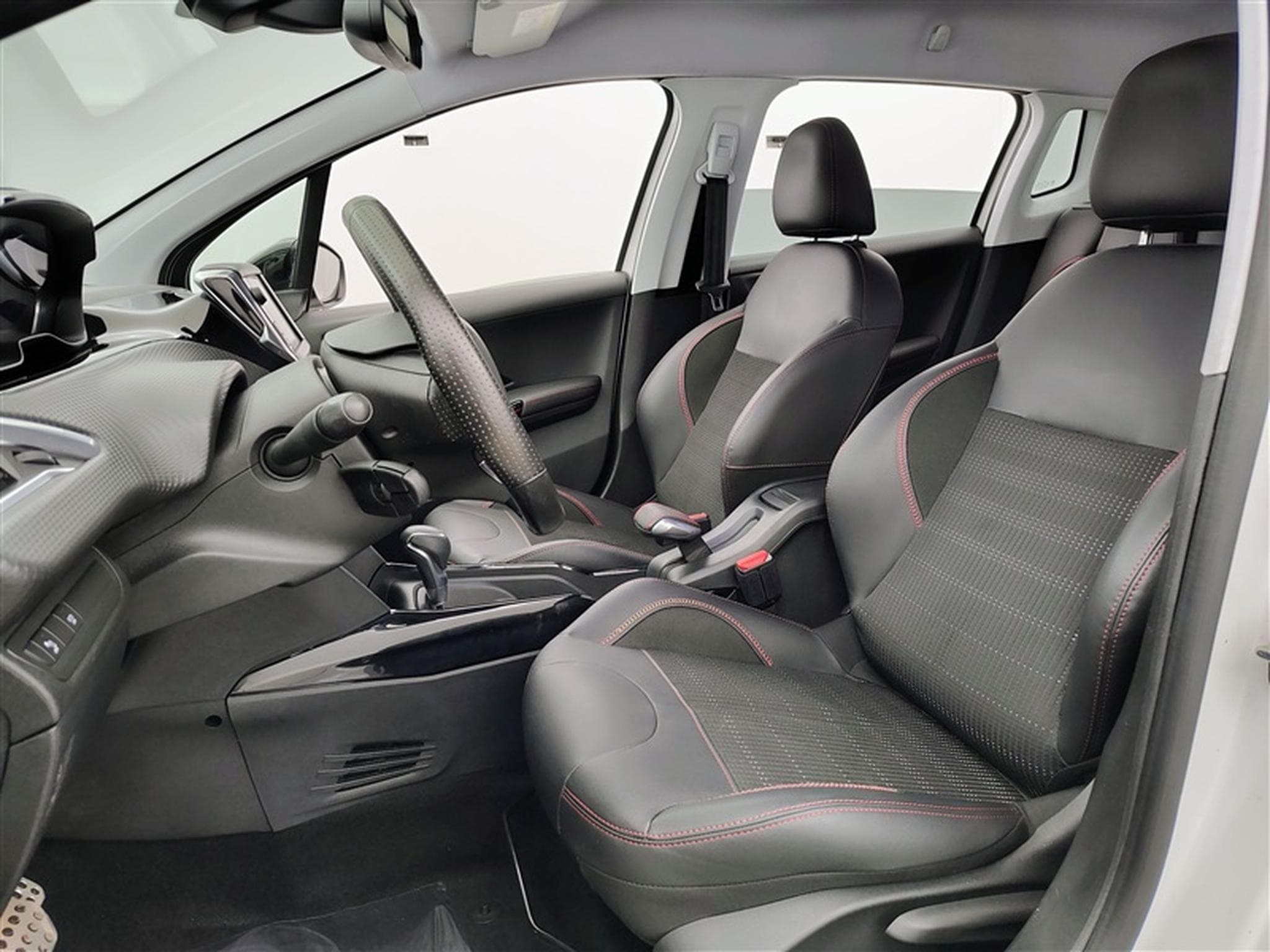 Peugeot 2008 1.2 PureTech 110Cv AUTO GT Line NAVI / CARPLAY / CAMERA (2019) - Photo 7