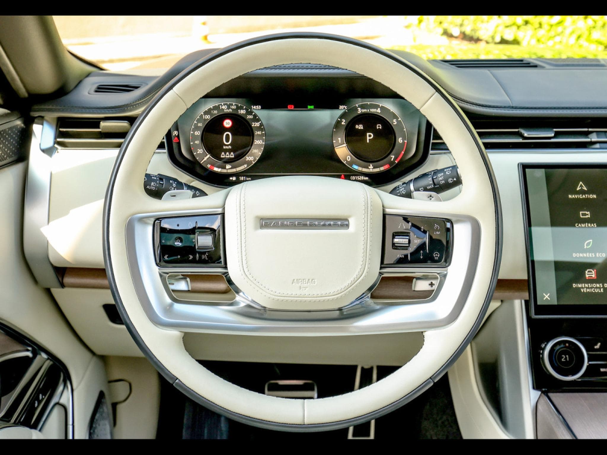 Land-Rover Range Rover 4.4 P530 FIRST EDITION SWB AWD (2022) - Photo 12