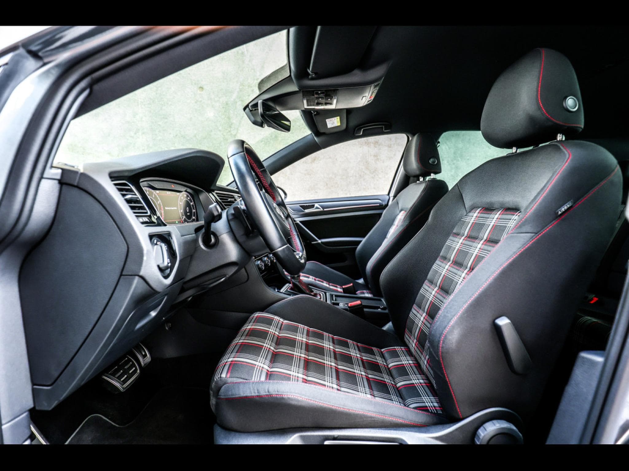 VW Golf 2.0 TSI GTI PERFORMANCE DSG7 – PACK BUSINESS PREMIUM - INDIU (2020) - Photo 10