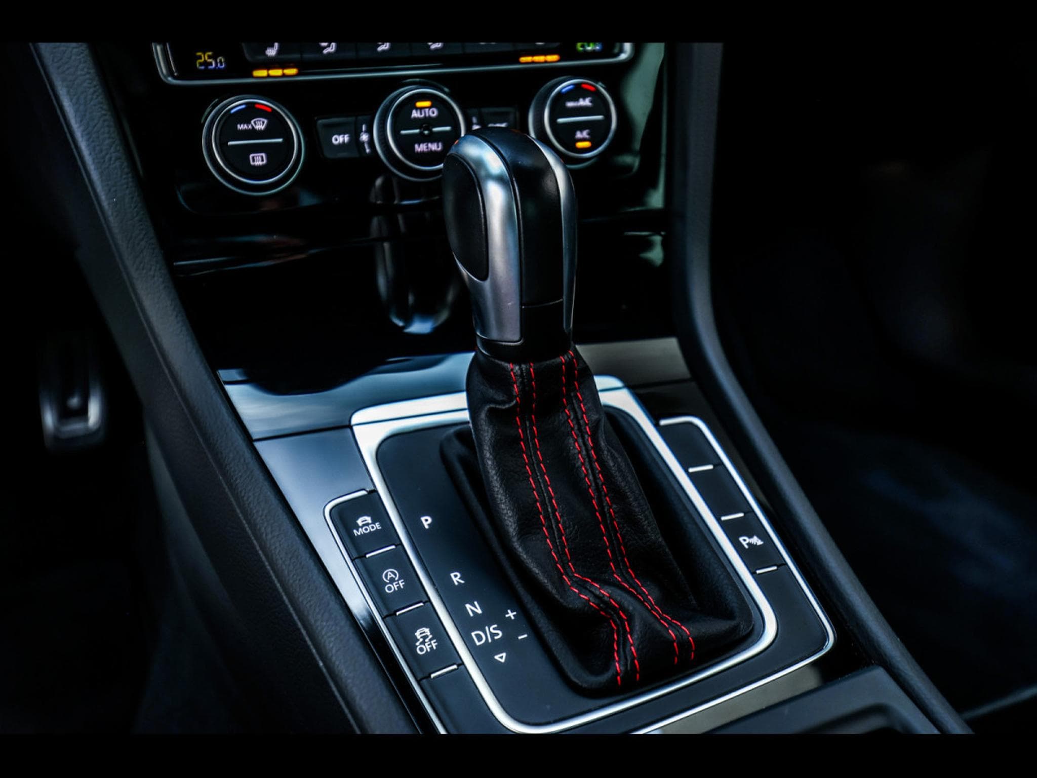 VW Golf 2.0 TSI GTI PERFORMANCE DSG7 – PACK BUSINESS PREMIUM - INDIU (2020) - Photo 17