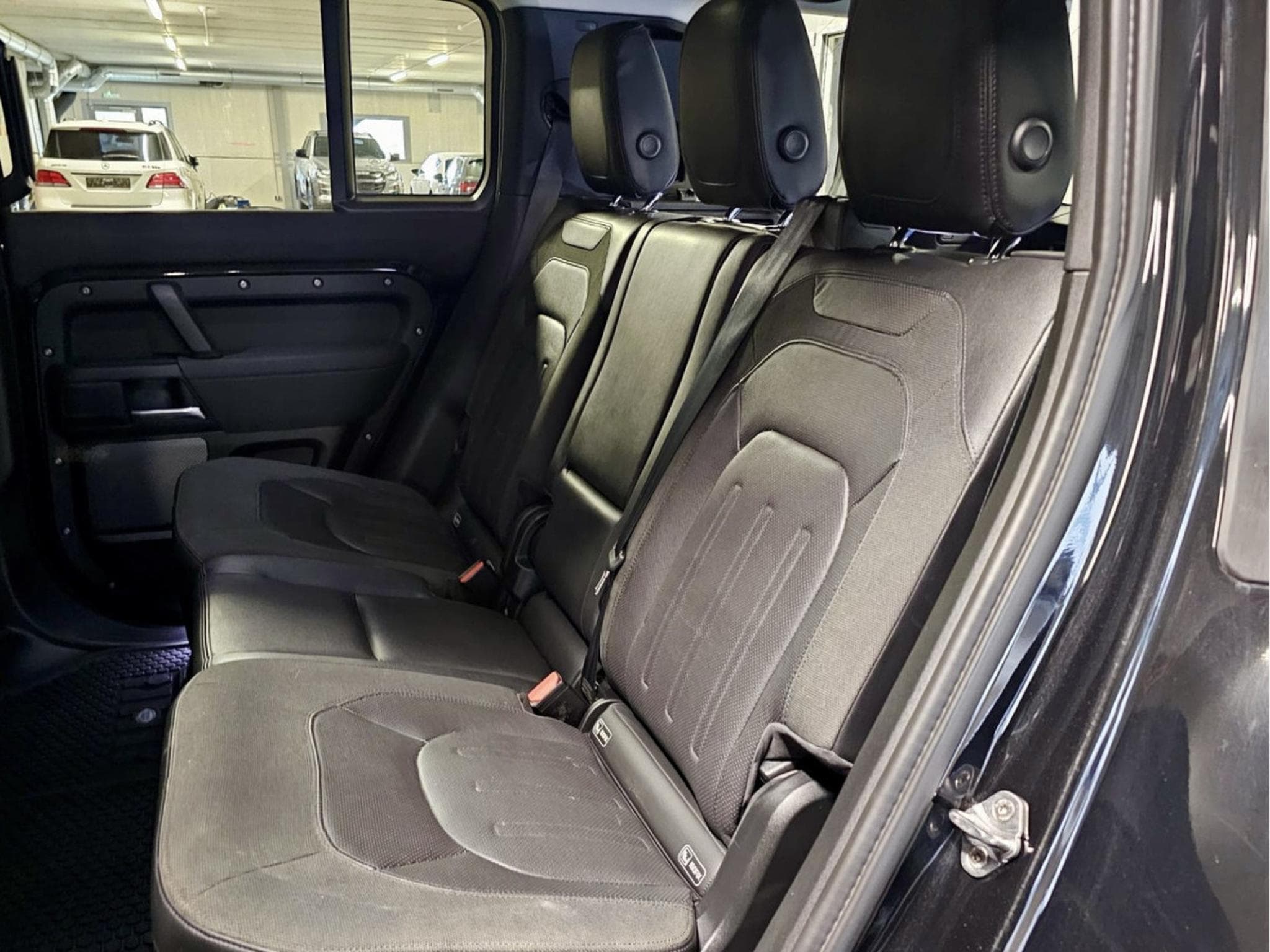Land-Rover Defender 110 D200 S 7 SITZE CUIR NAVI (2020) - Photo 5