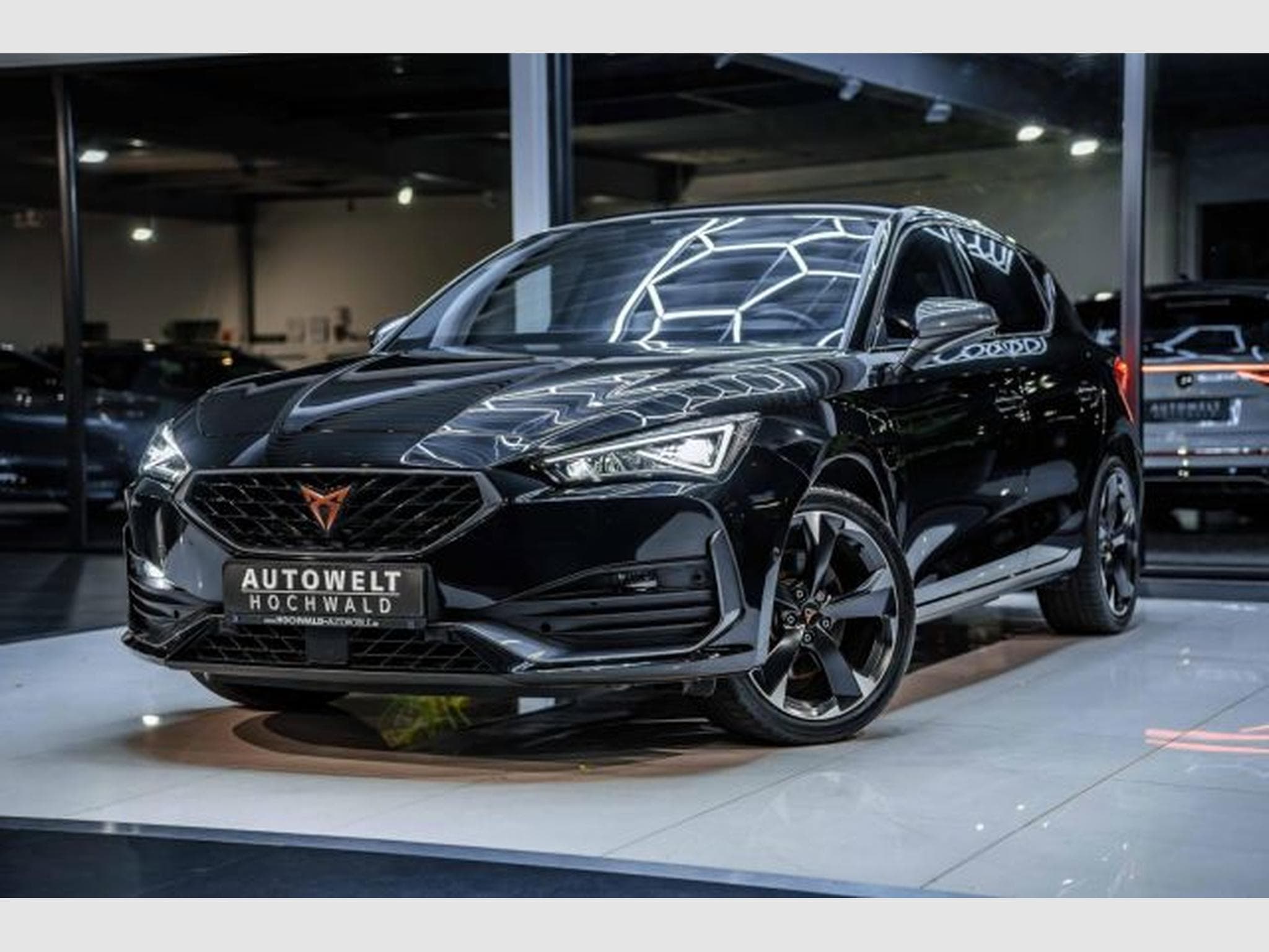 Cupra Leon Leon 1.4 e-Hybrid DSG NAVI LED Visio+ Full Link (2022) - Photo 2