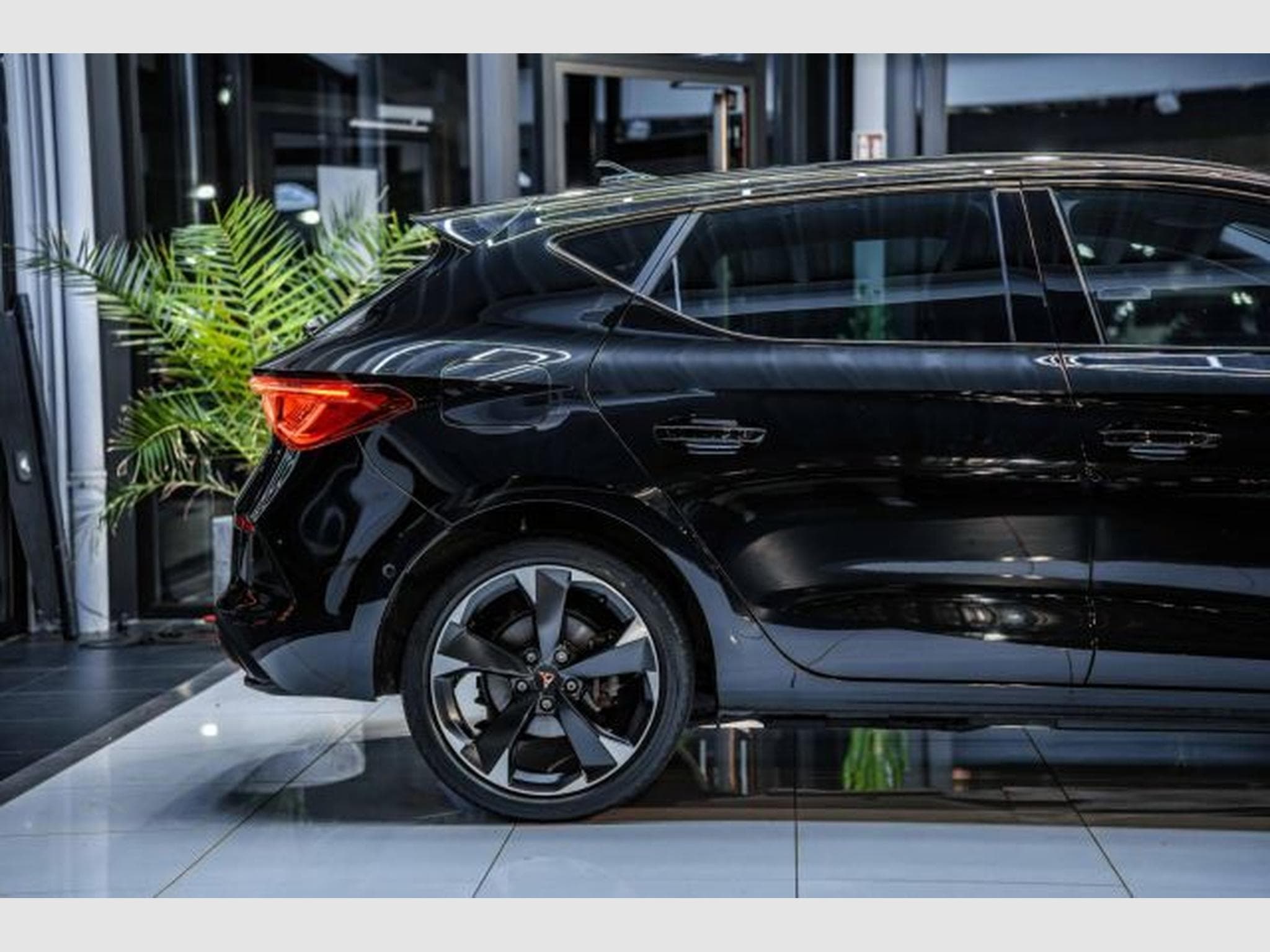 Cupra Leon Leon 1.4 e-Hybrid DSG NAVI LED Visio+ Full Link (2022) - Photo 8