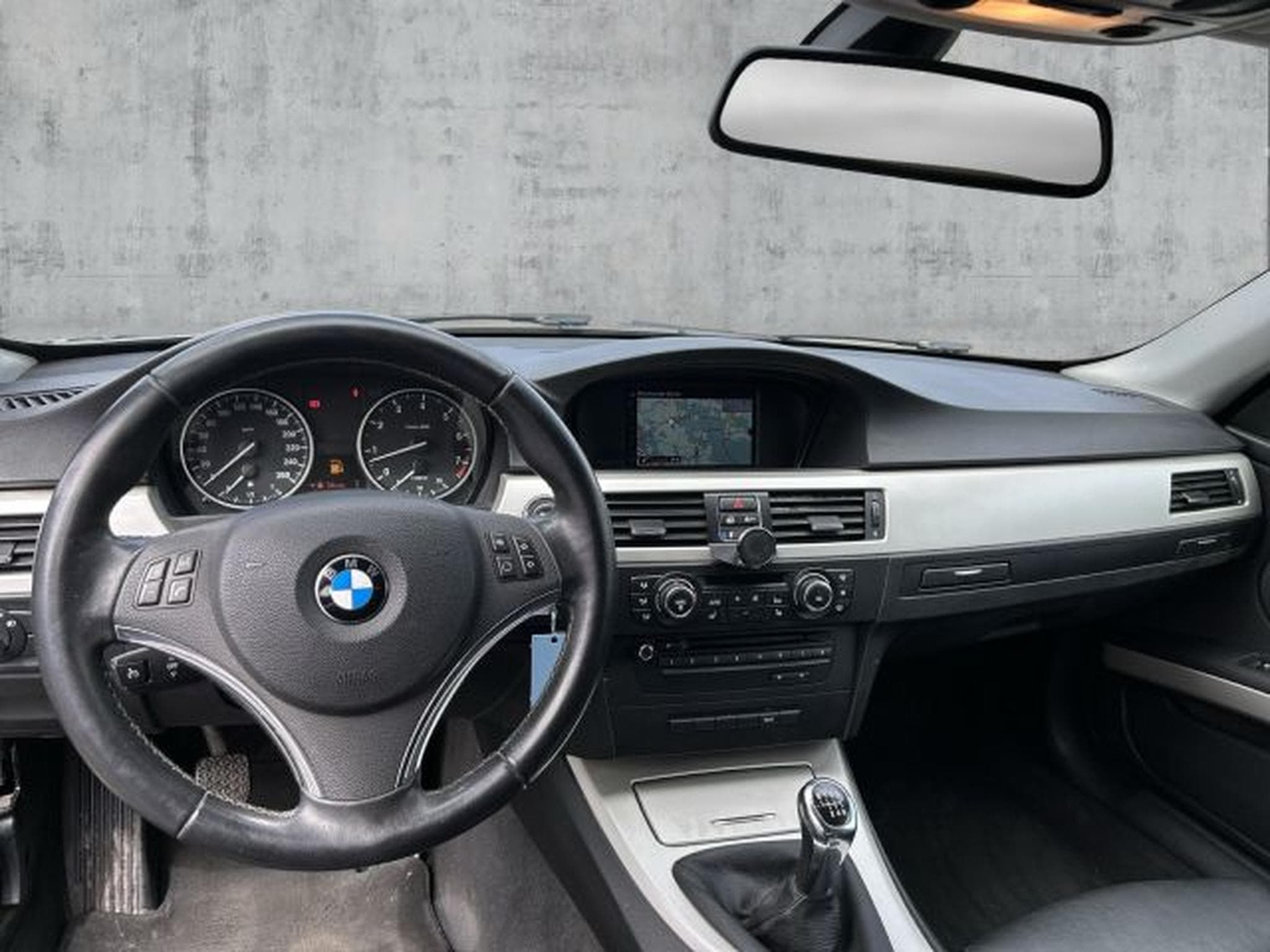 BMW 318 318i Coupe NAVI Xenon M-Felgen AHK SHZG T.LEDER (2013) - Photo 14