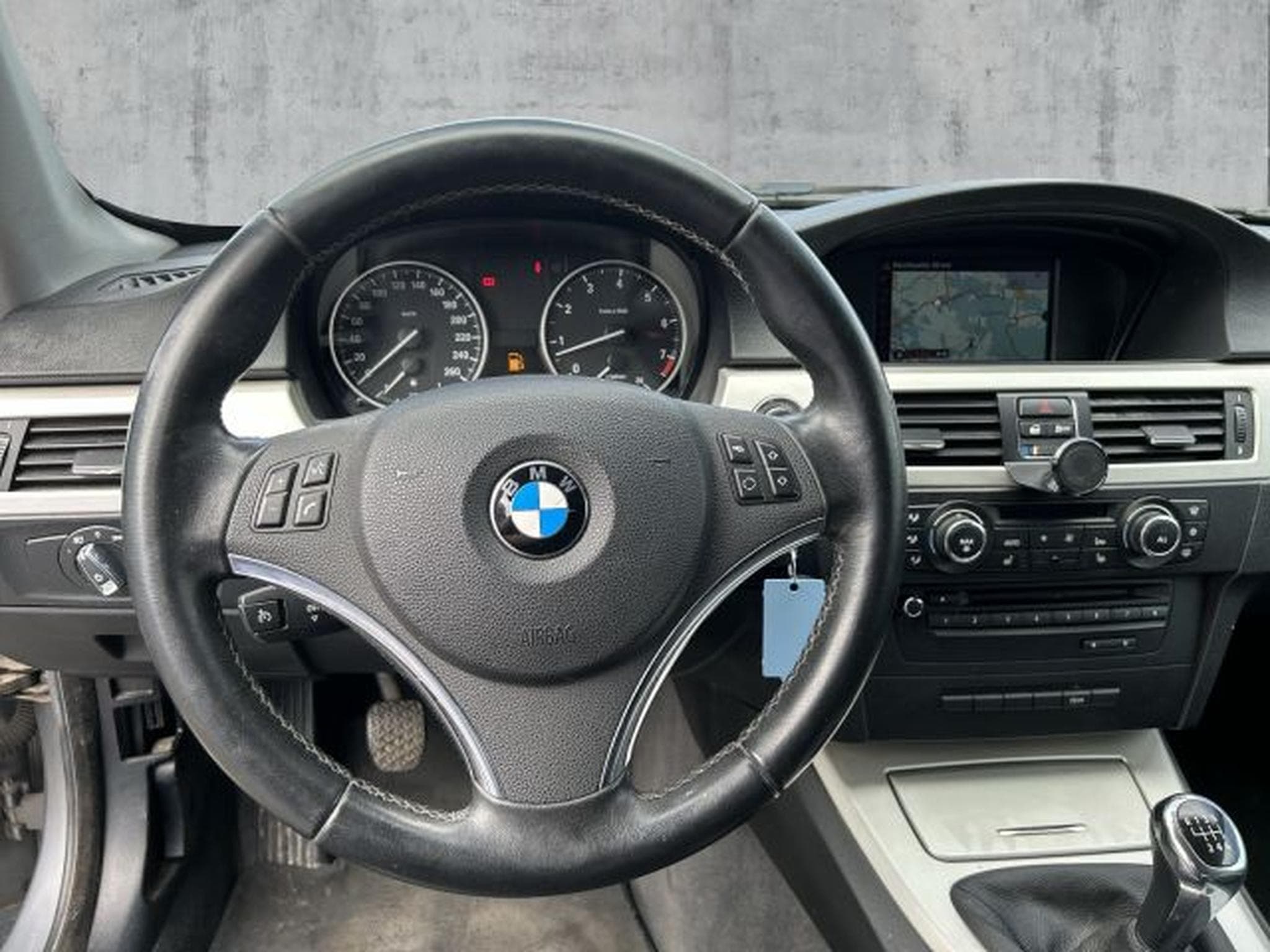 BMW 318 318i Coupe NAVI Xenon M-Felgen AHK SHZG T.LEDER (2013) - Photo 15