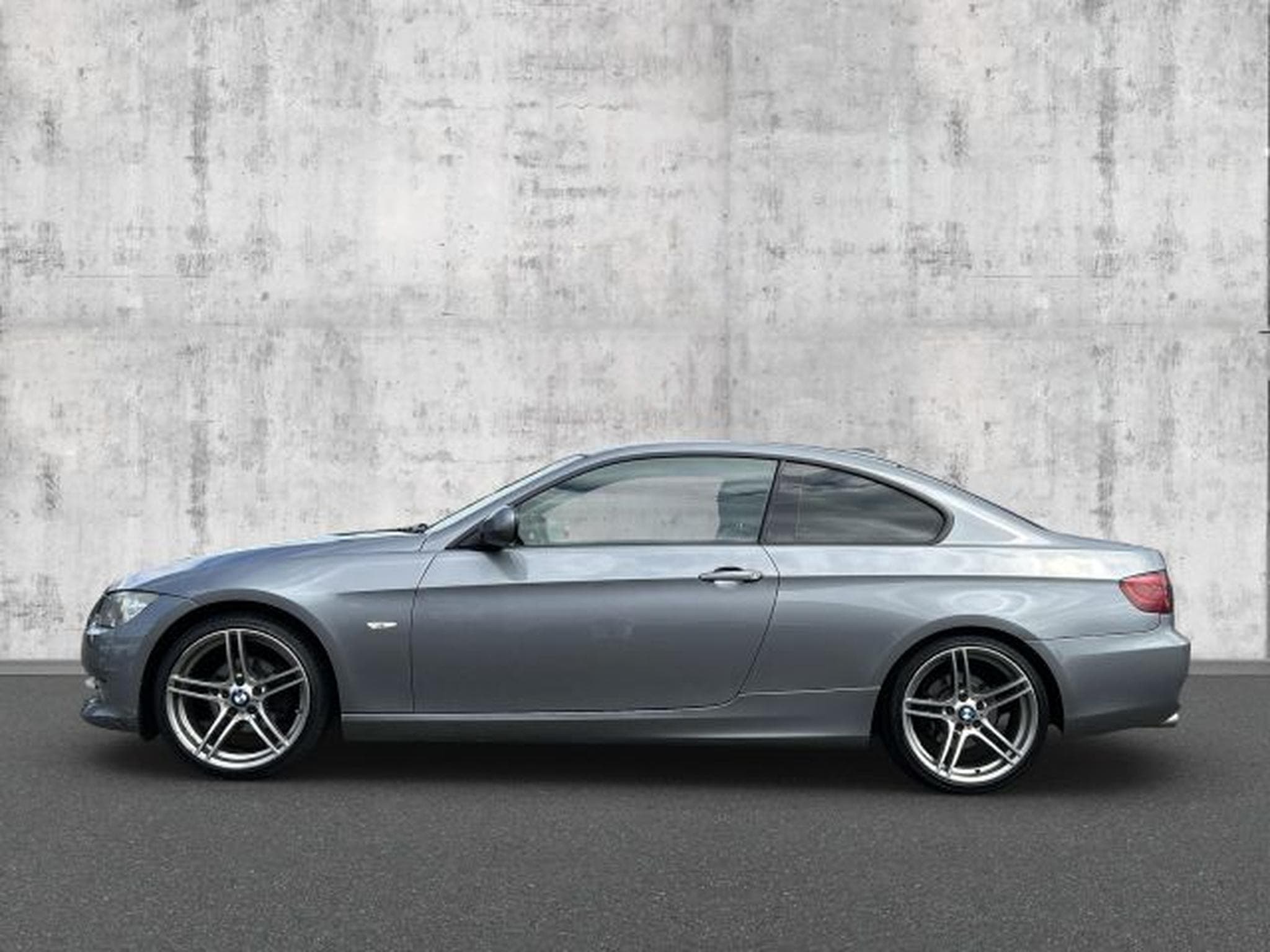 BMW 318 318i Coupe NAVI Xenon M-Felgen AHK SHZG T.LEDER (2013) - Photo 2