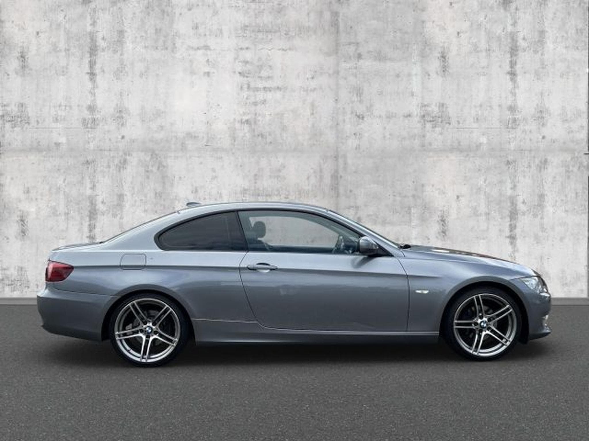BMW 318 318i Coupe NAVI Xenon M-Felgen AHK SHZG T.LEDER (2013) - Photo 6