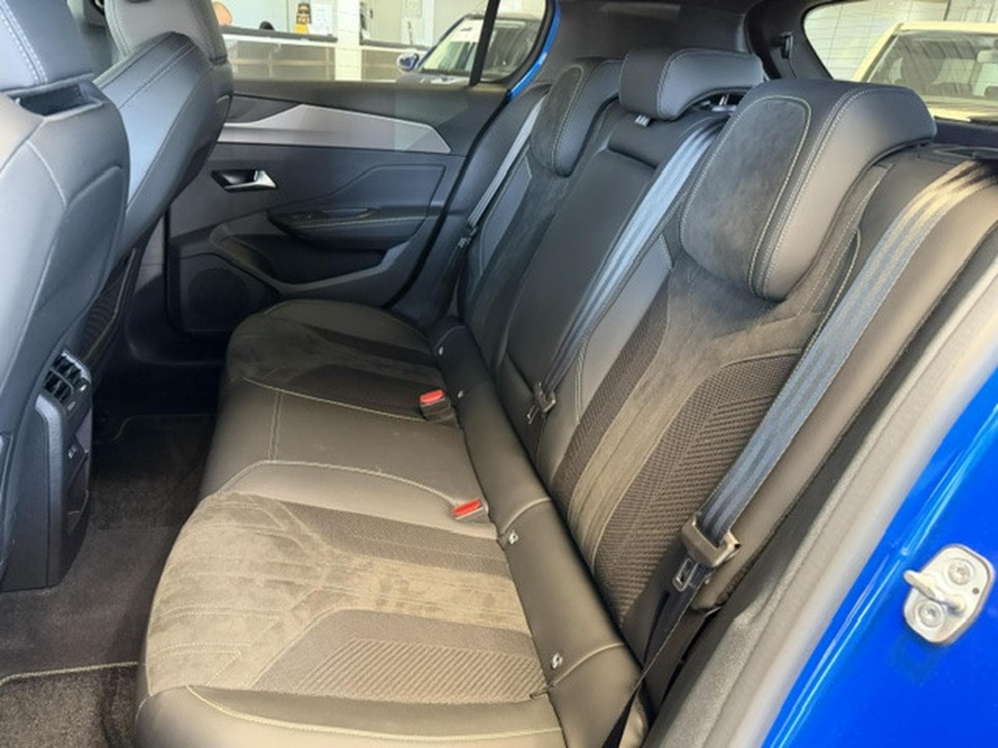 Peugeot 308 GT 130 PS (2022) - Photo 6