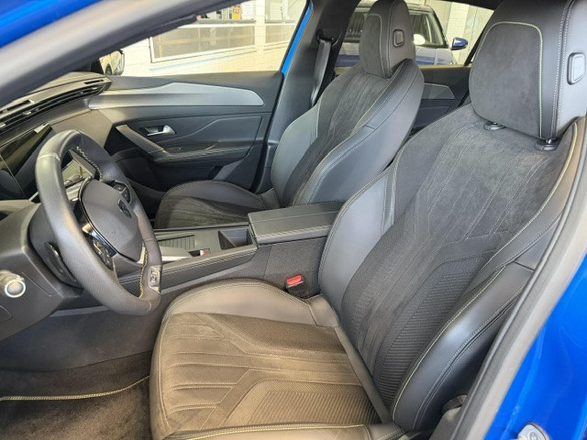 Peugeot 308 GT 130 PS (2022) - Photo 7