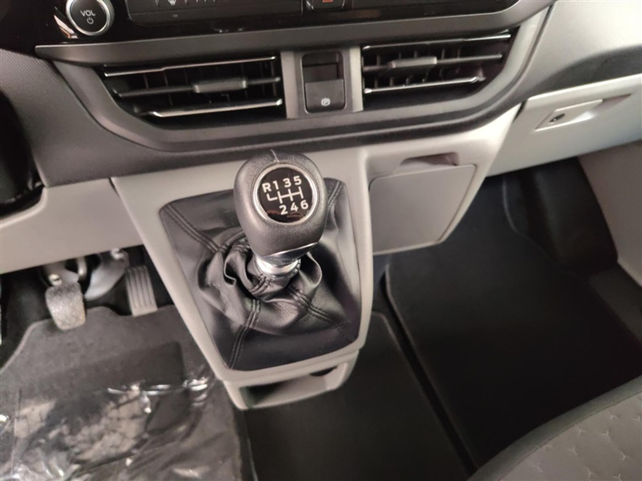 Ford Tourneo 2.0 TDCi 136cv L2H1 9pl. NAVI / CLIM AUTO / CAMERA / JA 17" (2024) - Photo 12