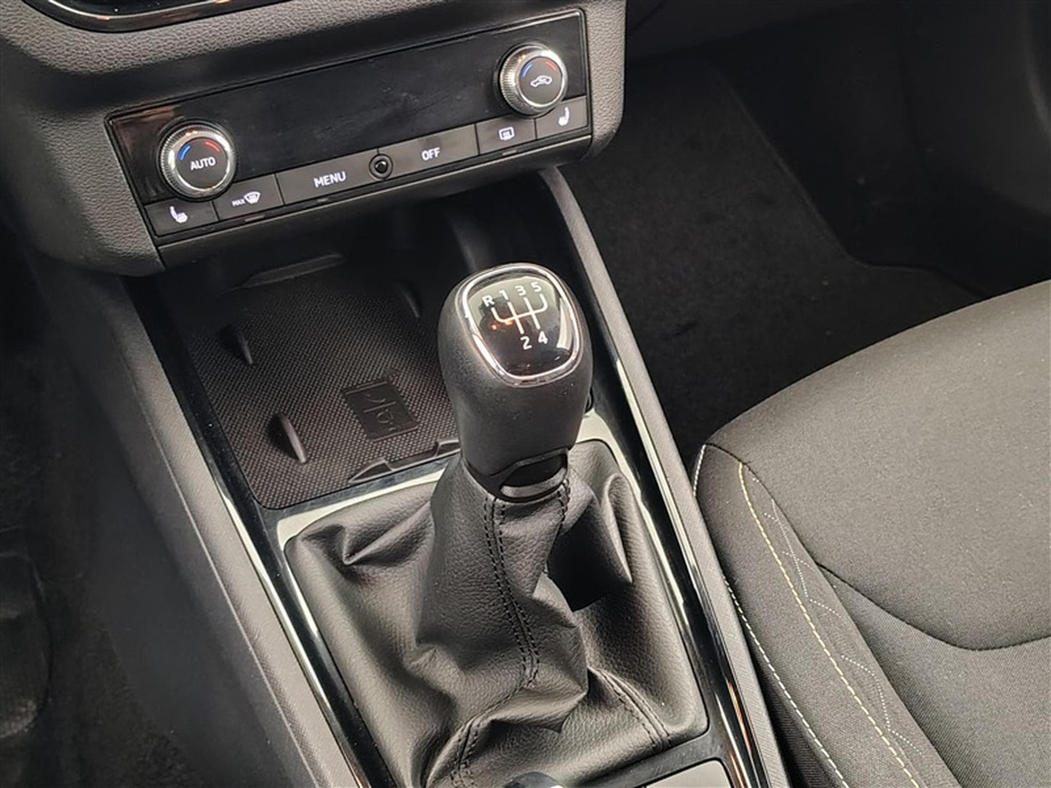 Skoda Kamiq 1.0 TSI Ambition NAVI/CARPLAY/PDC/JA (2021) - Photo 12
