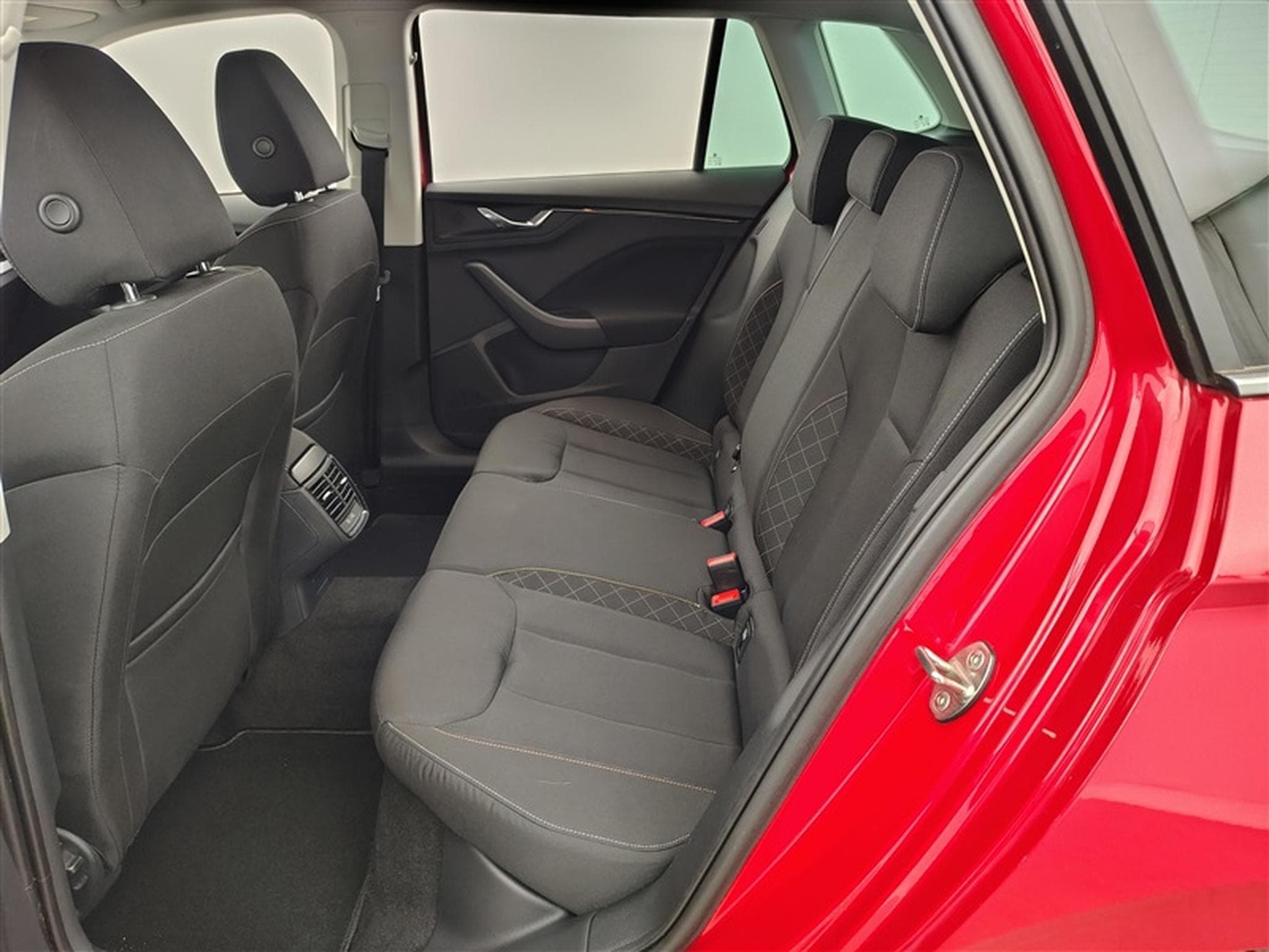 Skoda Kamiq 1.0 TSI Ambition NAVI/CARPLAY/PDC/JA (2021) - Photo 13