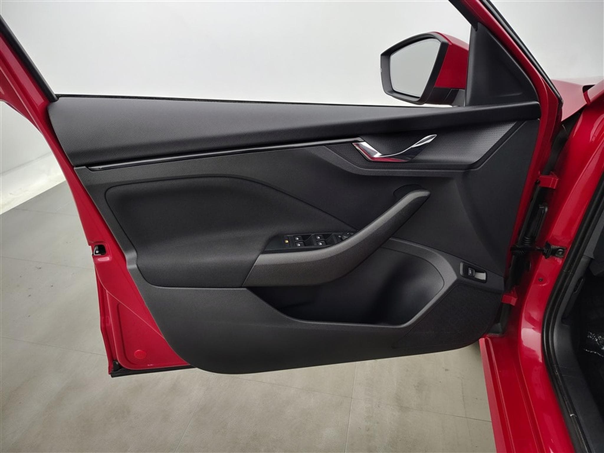 Skoda Kamiq 1.0 TSI Ambition NAVI/CARPLAY/PDC/JA (2021) - Photo 17