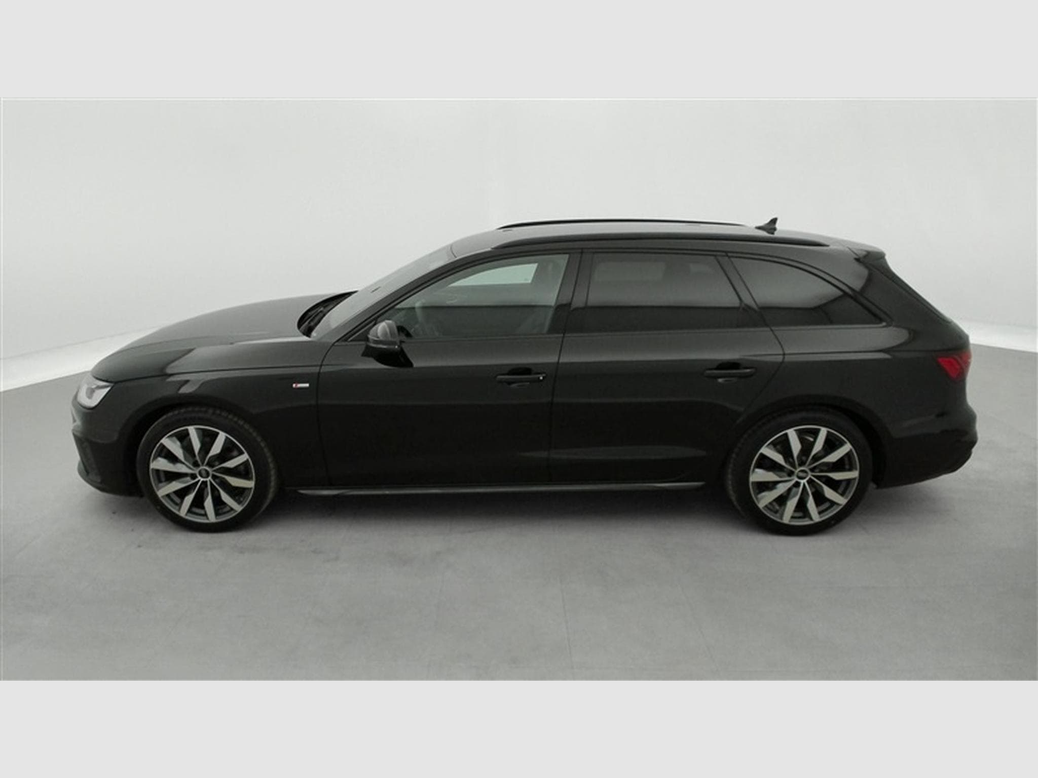 Audi A4 Avant 35 TFSI S-Tronic S-line Compétition (2024) - Photo 3
