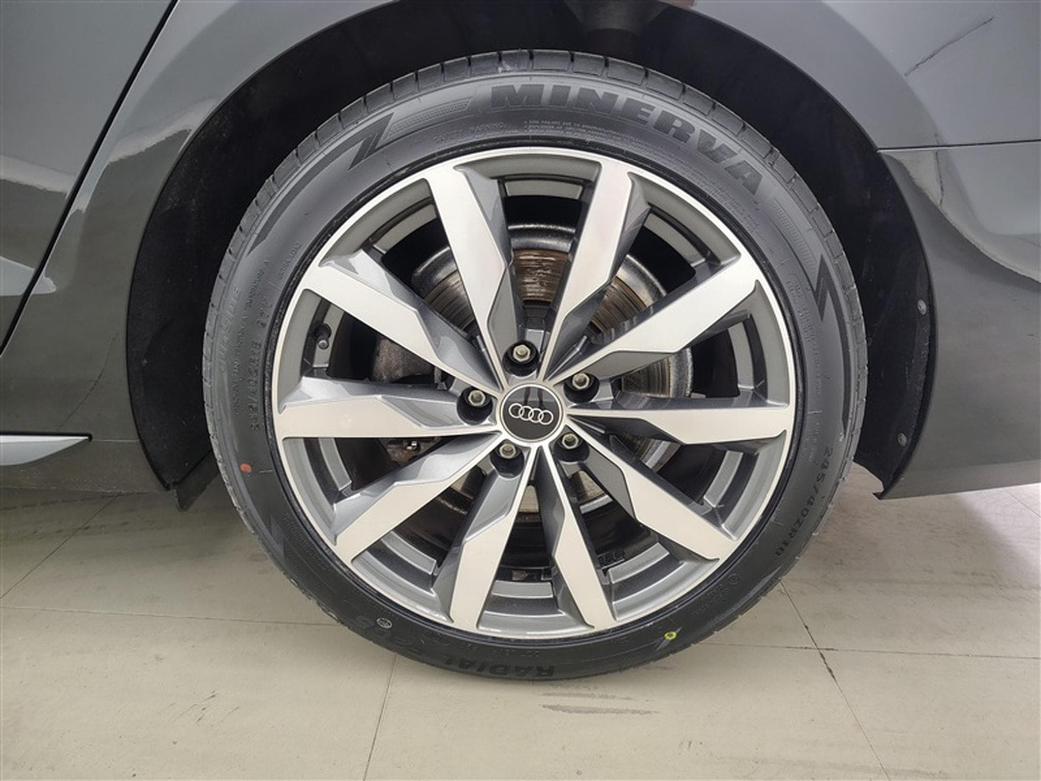 Audi A4 Avant 35 TFSI S-Tronic S-line Compétition (2024) - Photo 6