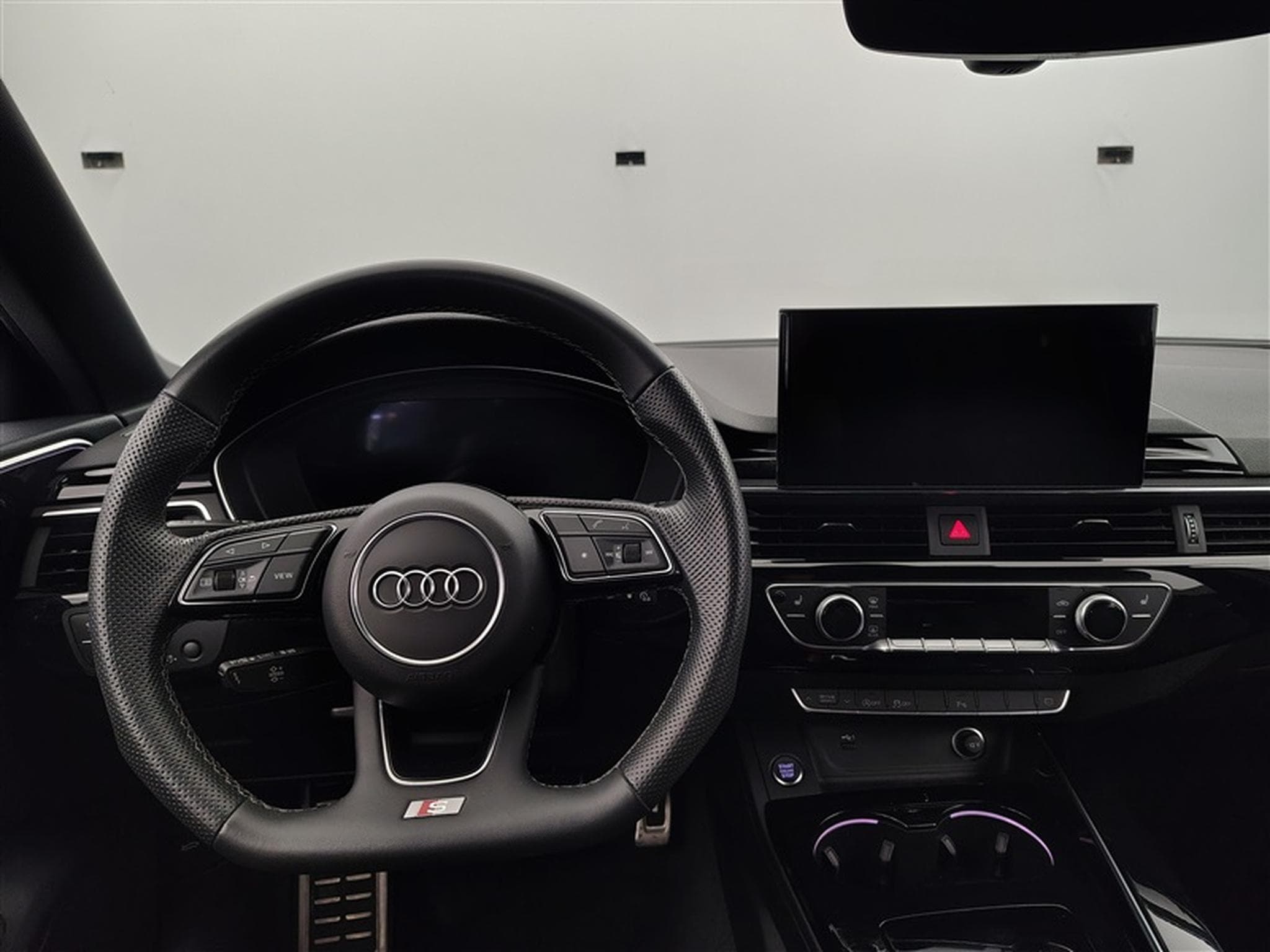 Audi A4 Avant 35 TFSI S-Tronic S-line Compétition (2024) - Photo 9