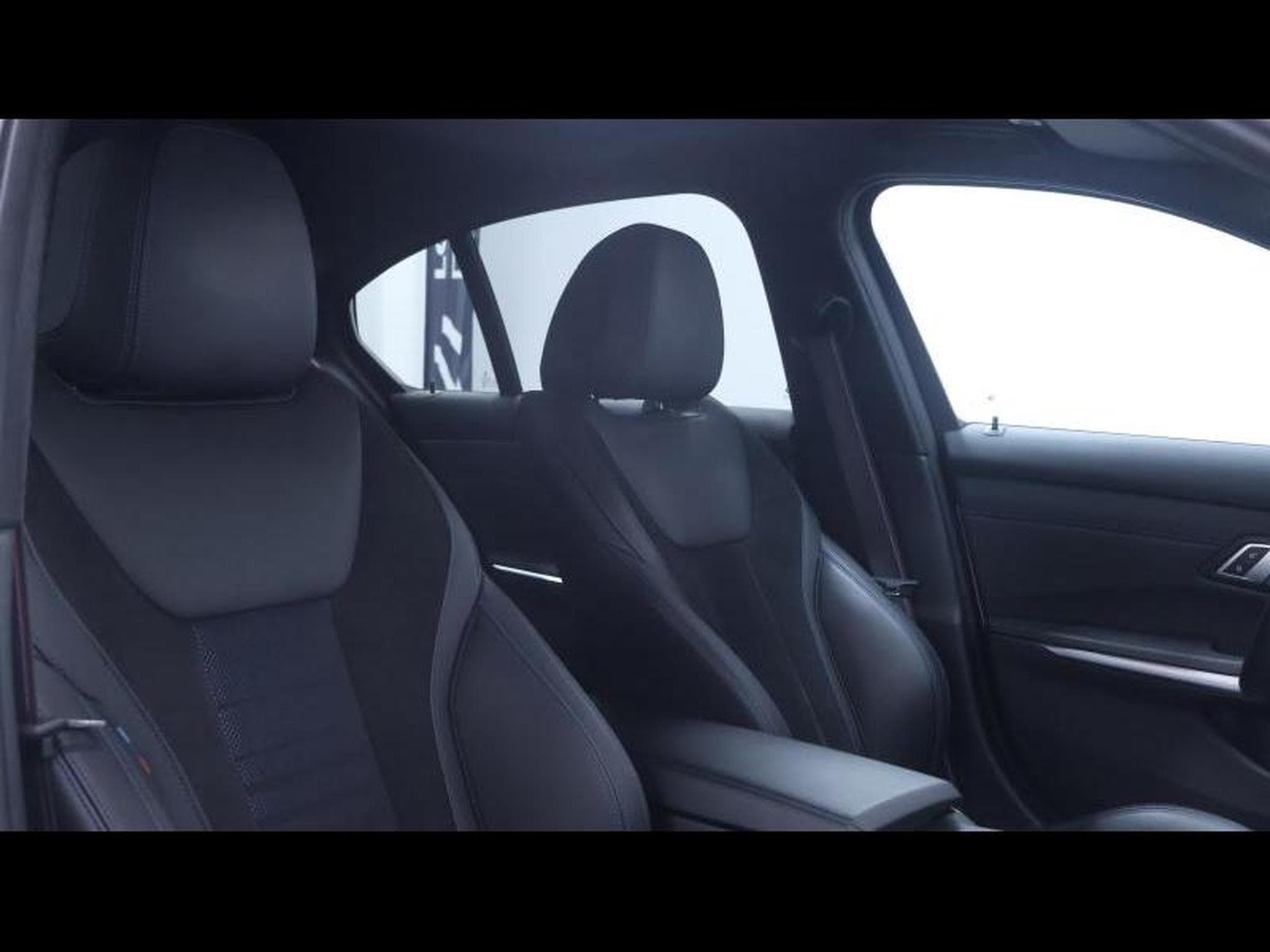 BMW 318 d M Sport Pro Steptronic (2023) - Photo 12