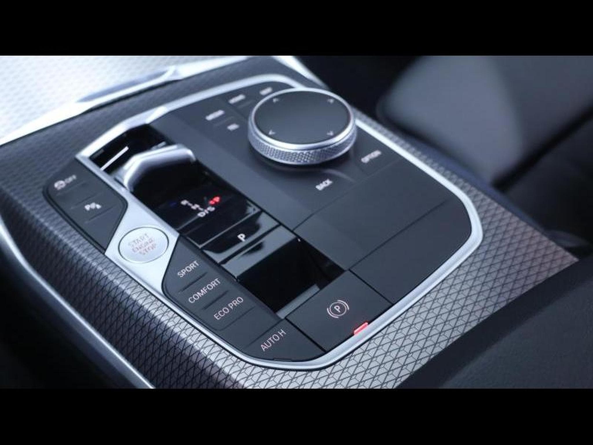 BMW 318 d M Sport Pro Steptronic (2023) - Photo 19