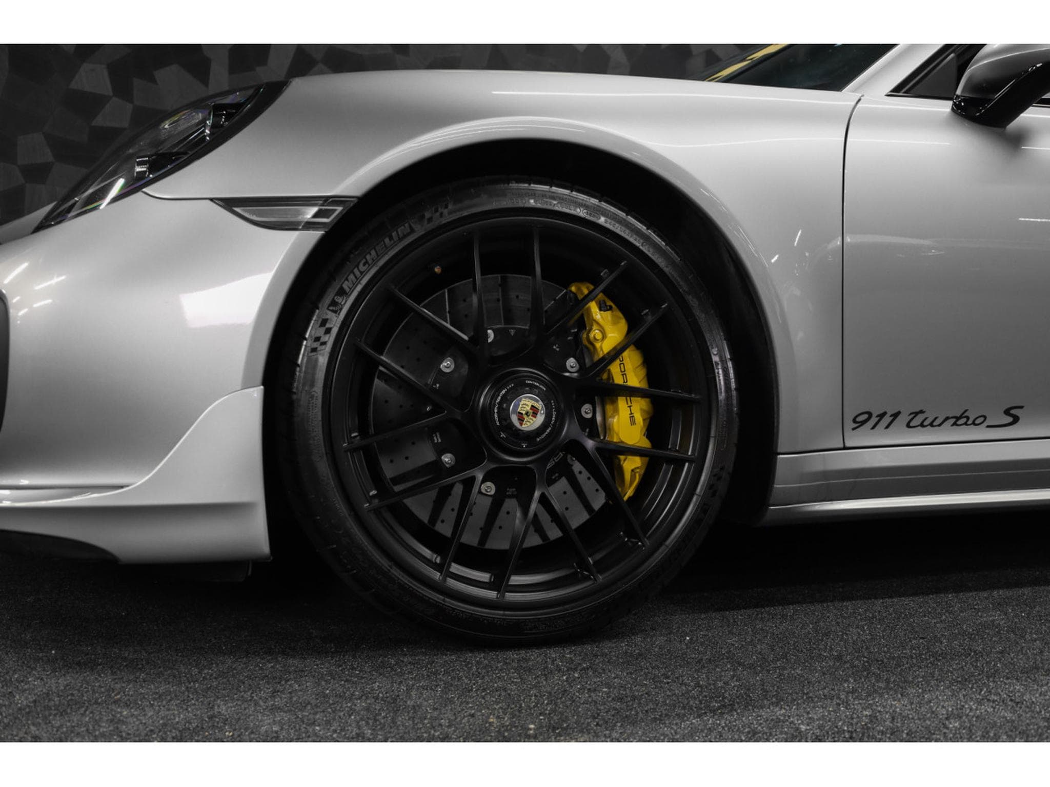 Porsche 911 .2 Turbo S Coupé PDK - Kit Aéro (2017) - Photo 16
