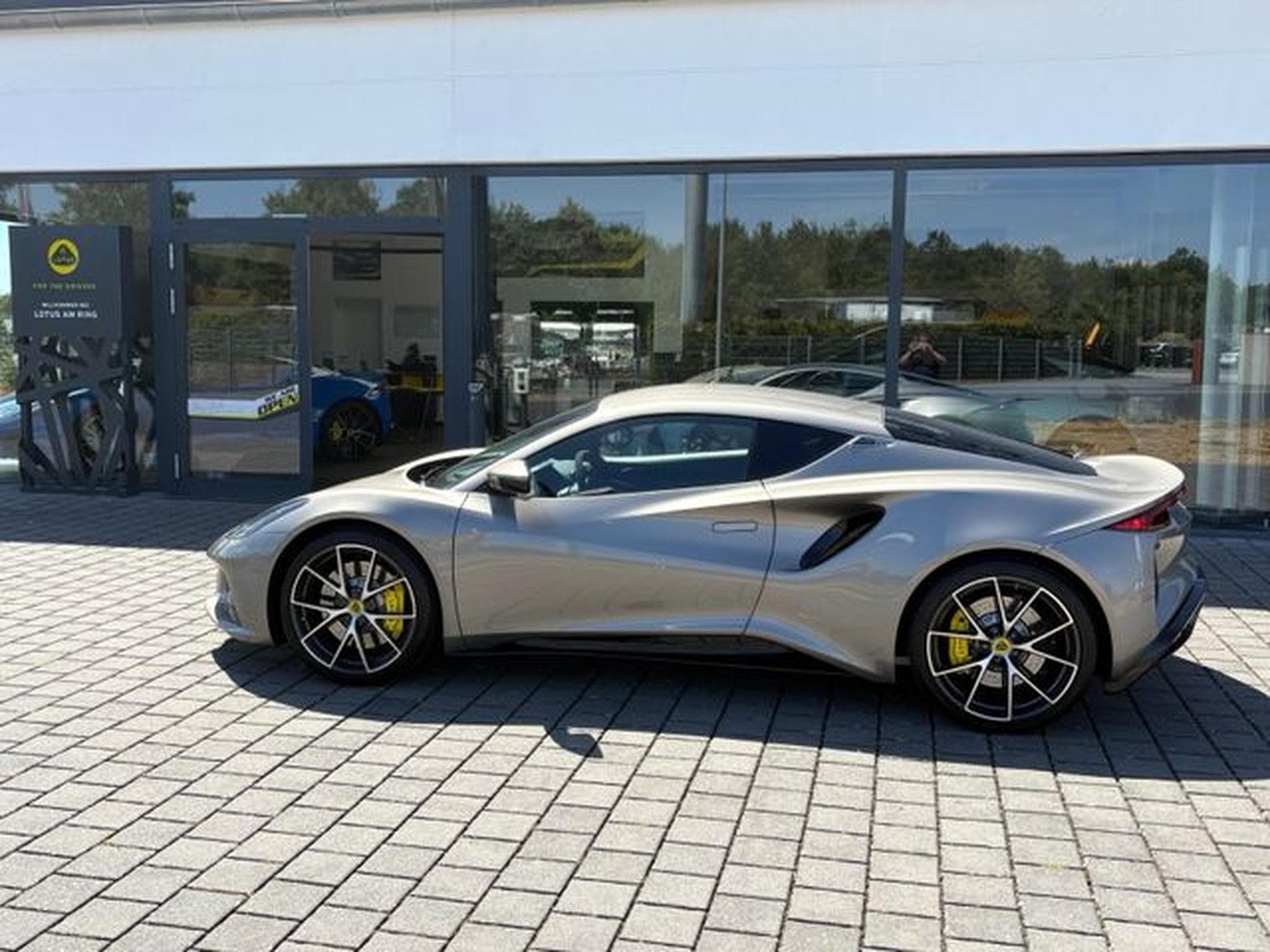 Lotus Emira V6 IPS First Edition *Lotus am Ring by Komo-Tec* (2023) - Photo 4